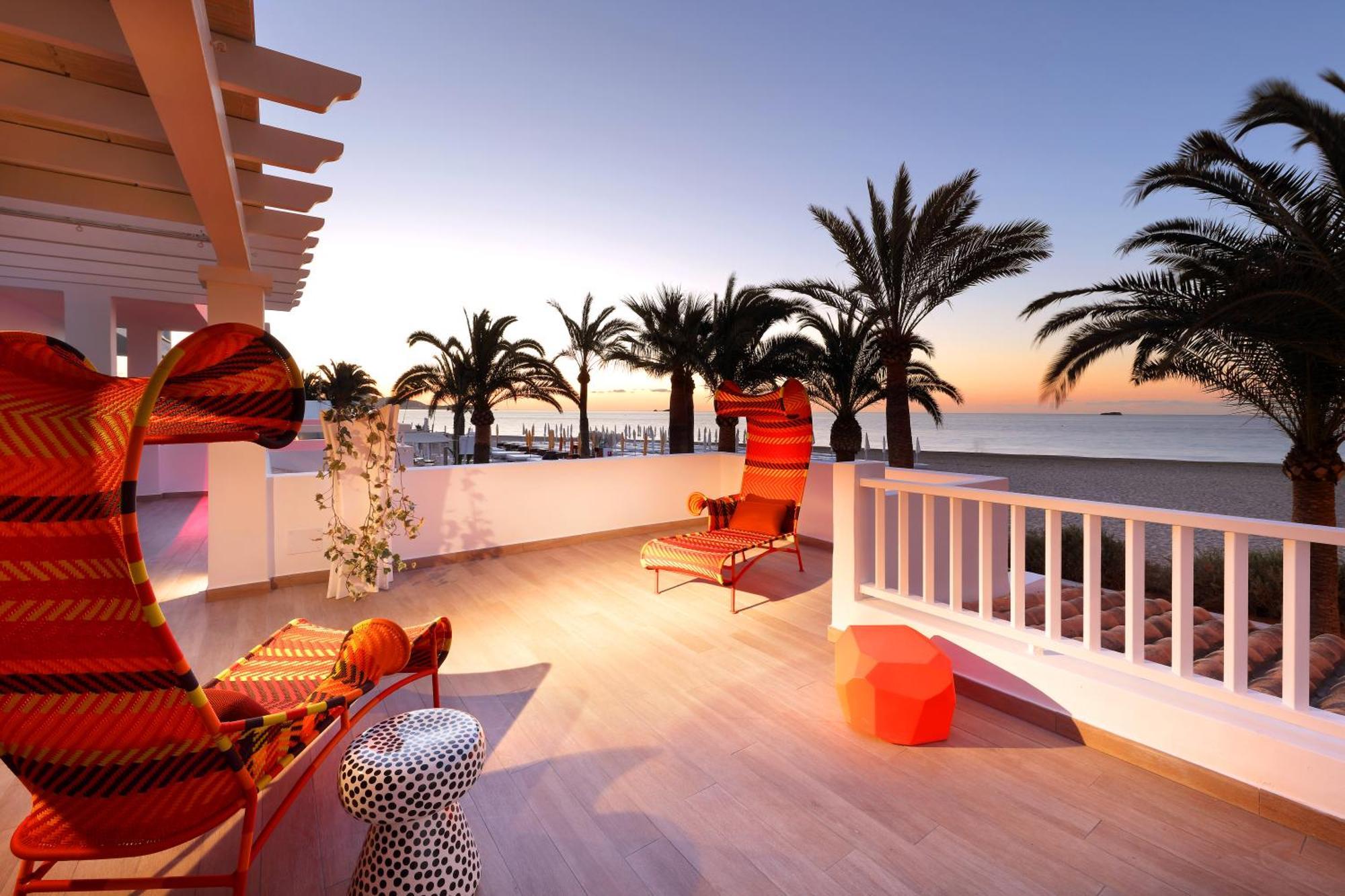 The Xpa Suite Entrance to Ushuaia Club