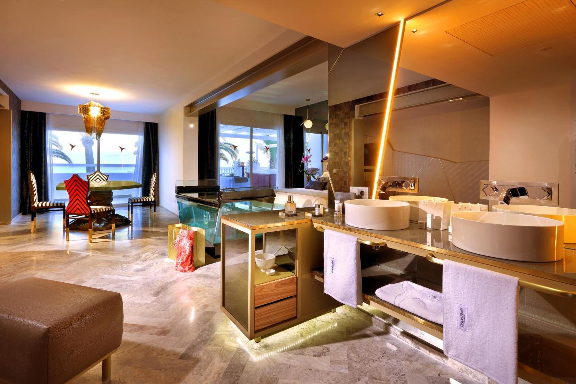 The Xpa Suite Entrance to Ushuaia Club