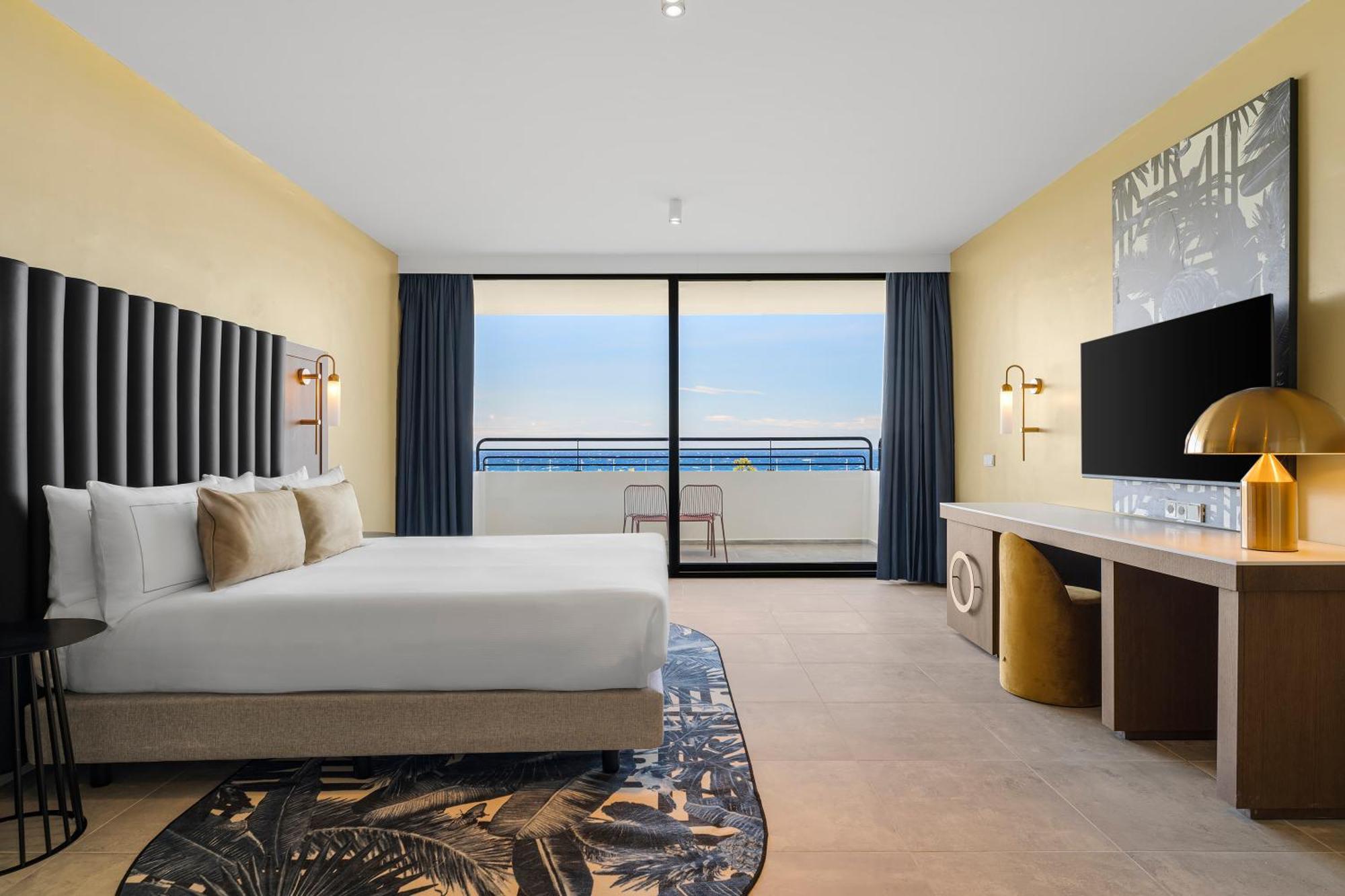 Superior One-Bedroom King Suite Ocean View