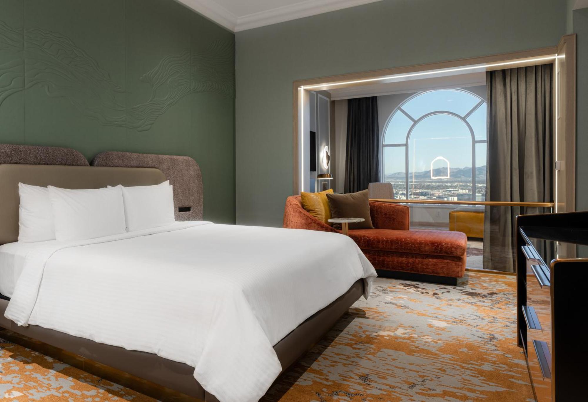 Newly Remodeled Grand King Suite City View