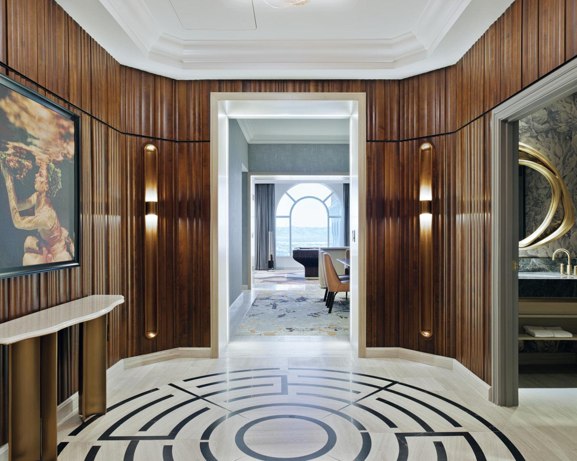 Newly Remodeled Grand King Suite City View