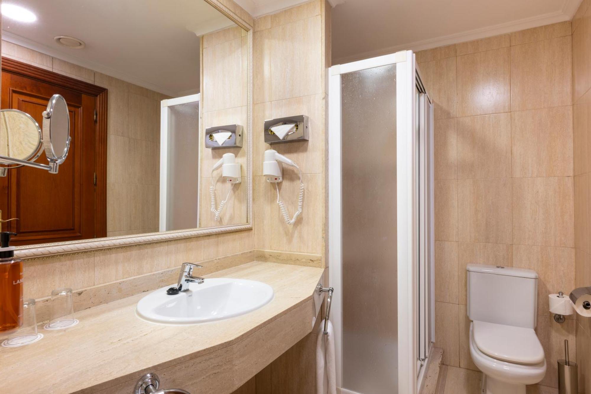 Superior (3 adults)