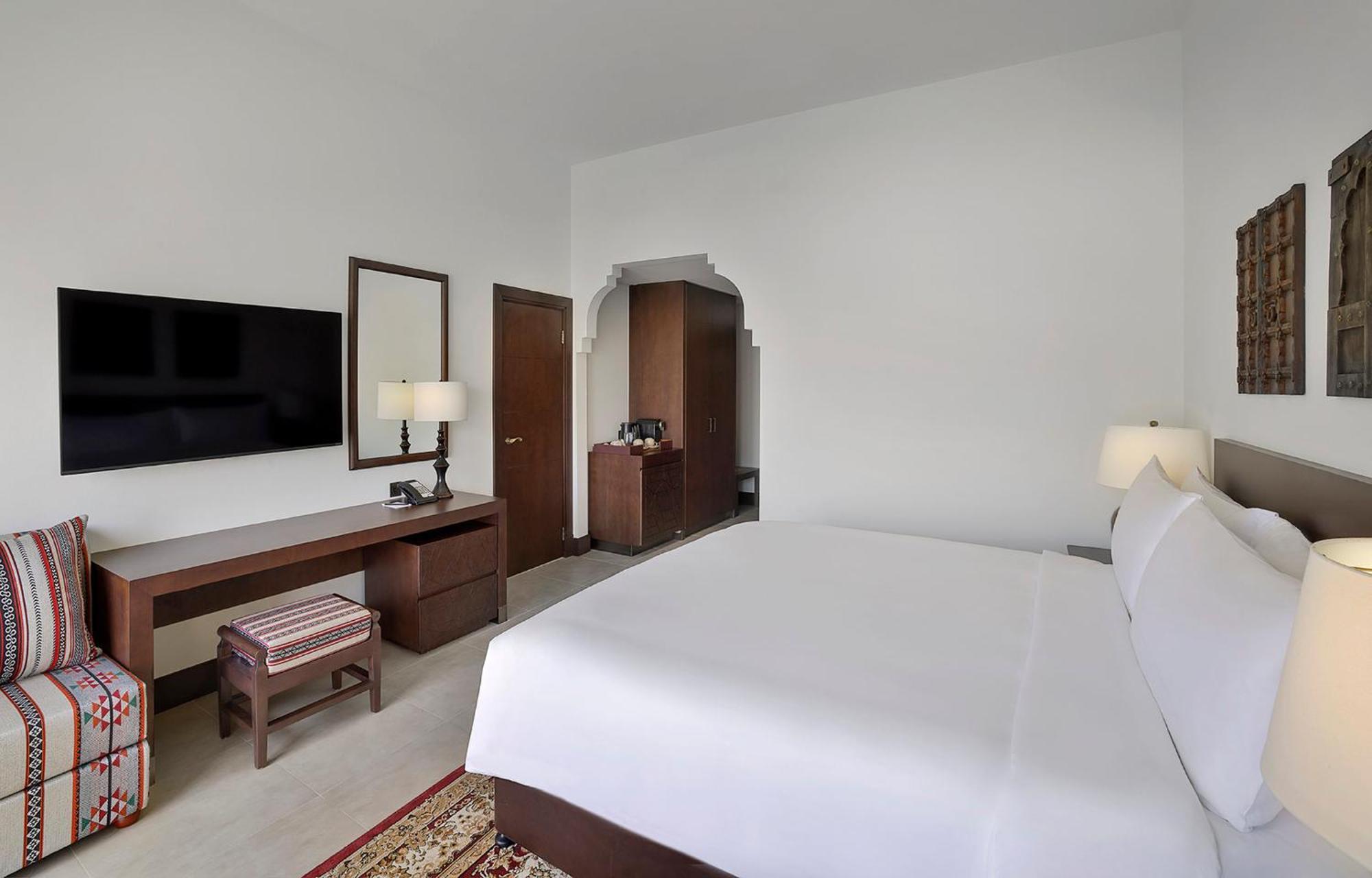 Deluxe King Room Desert View