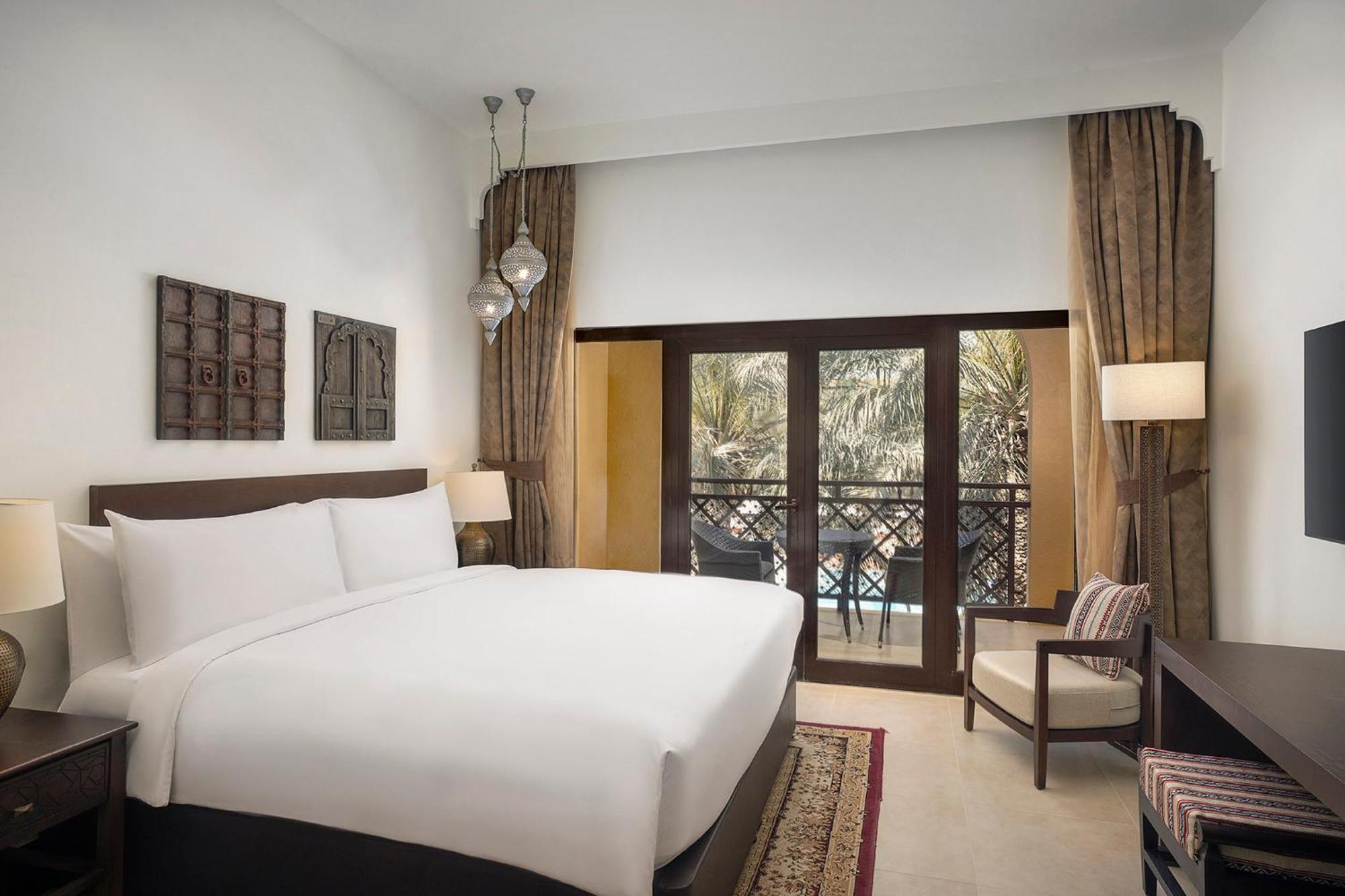 Deluxe King Room View Accessible