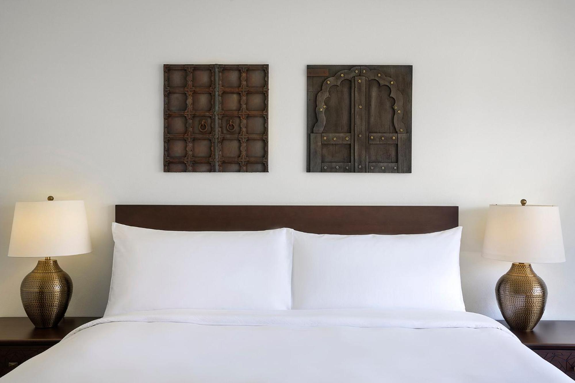 Deluxe King Room View Accessible
