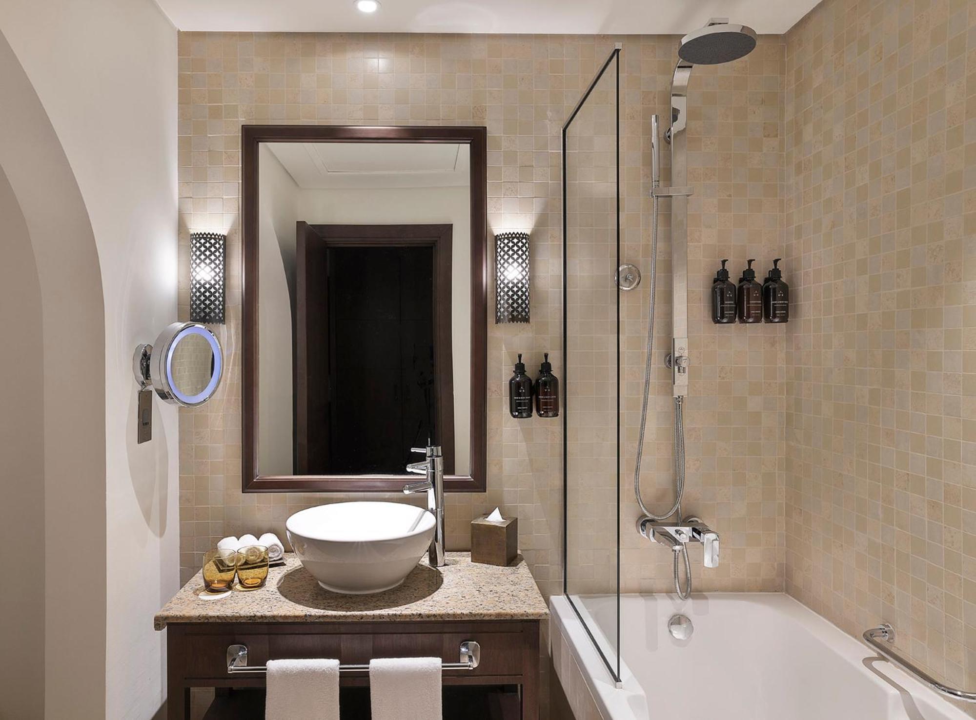 Deluxe Twin Room View Accessible