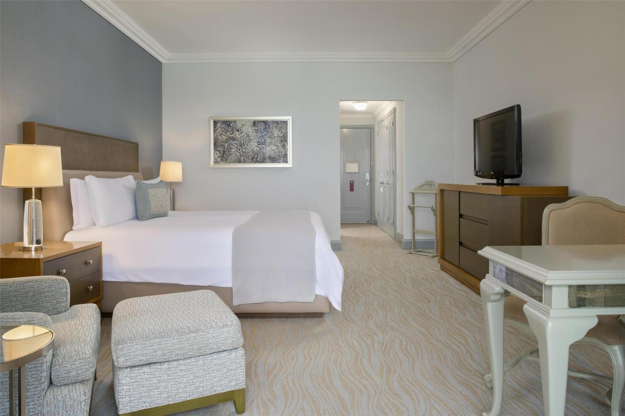 Deluxe Seafront King Room