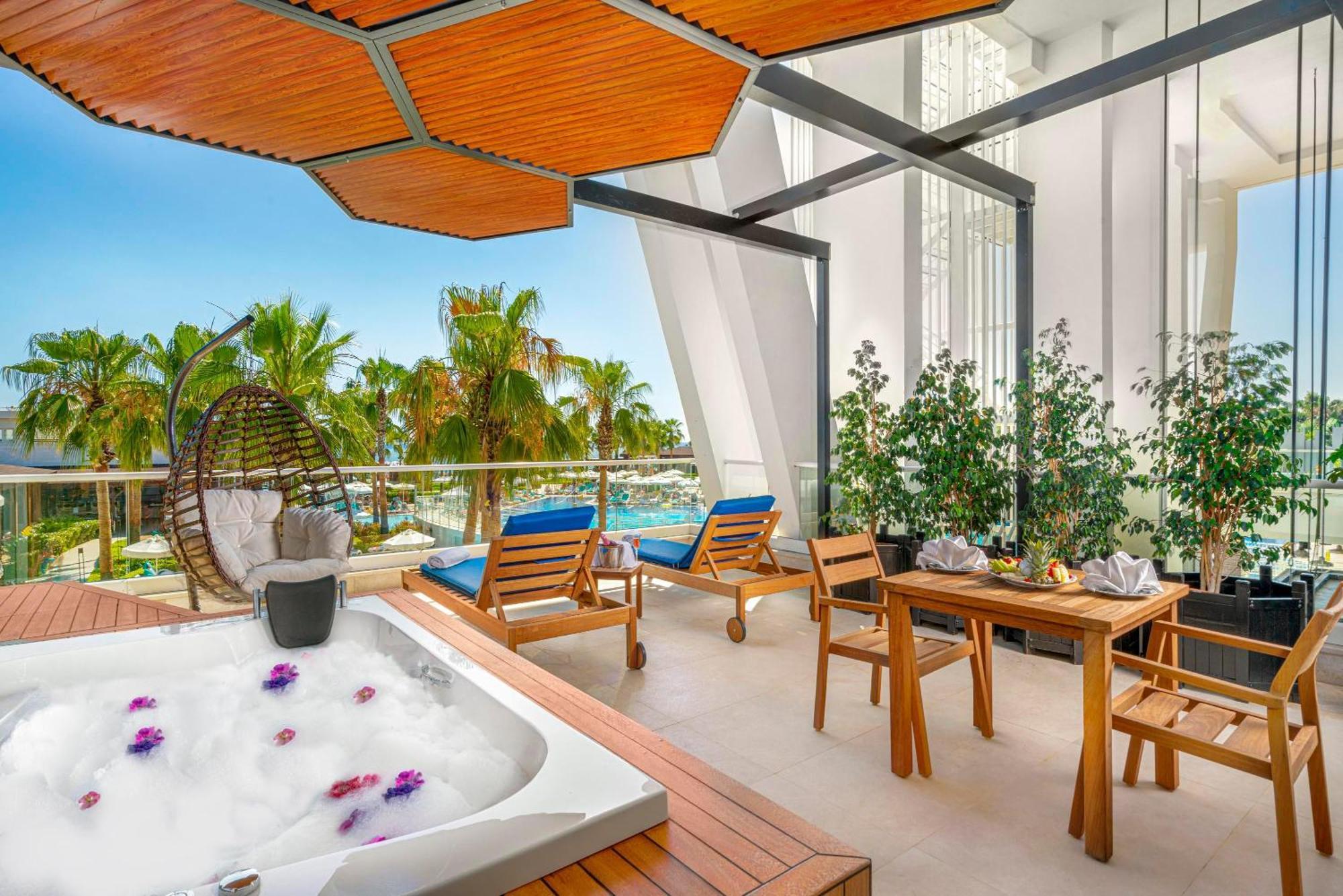 Deluxe Double or Twin Room Spa Bath,1521621490:JPEG
