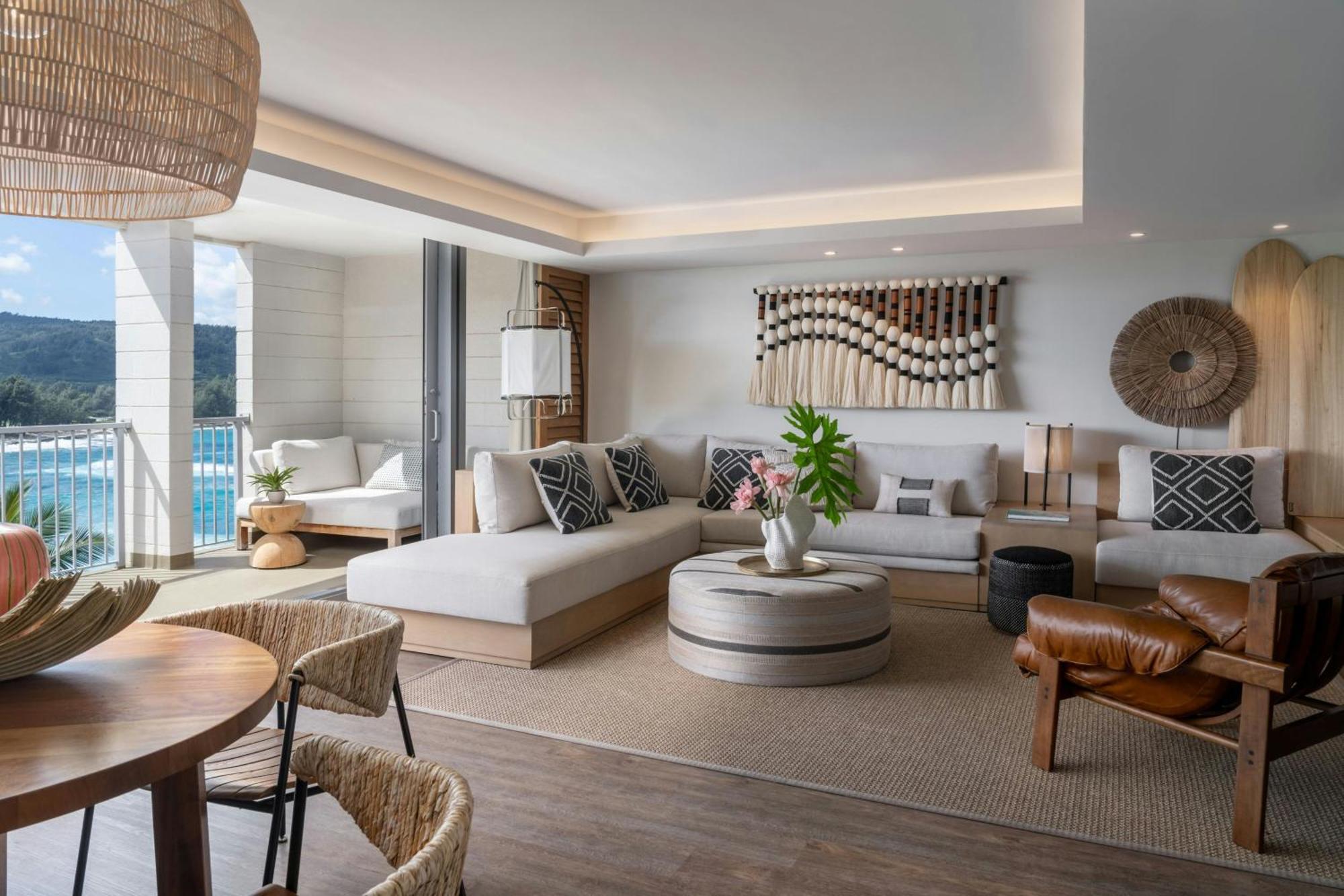 One-Bedroom Ali'i Suite High Floor or Club Lounge Access