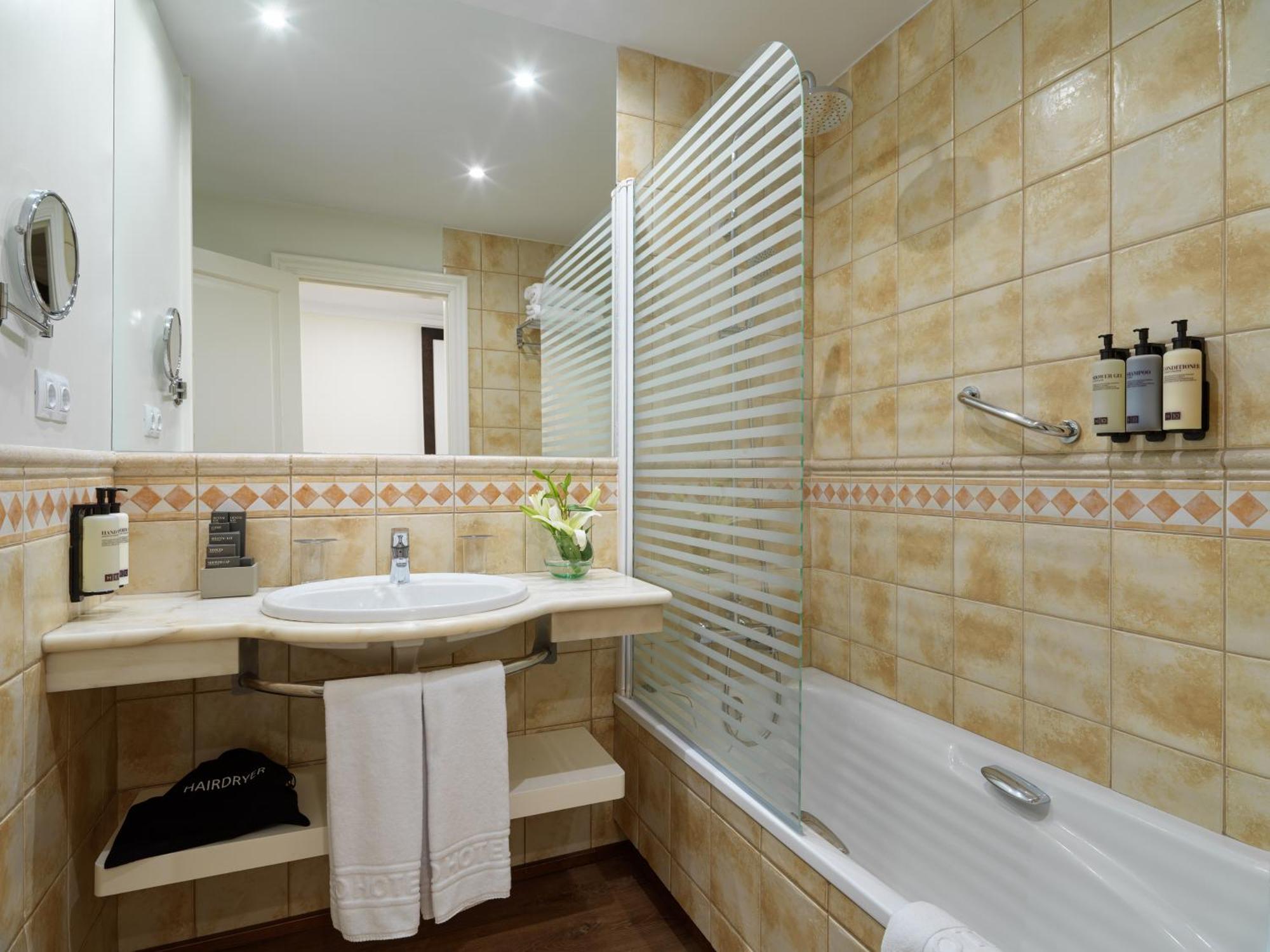 Double or Twin Room Sea View
