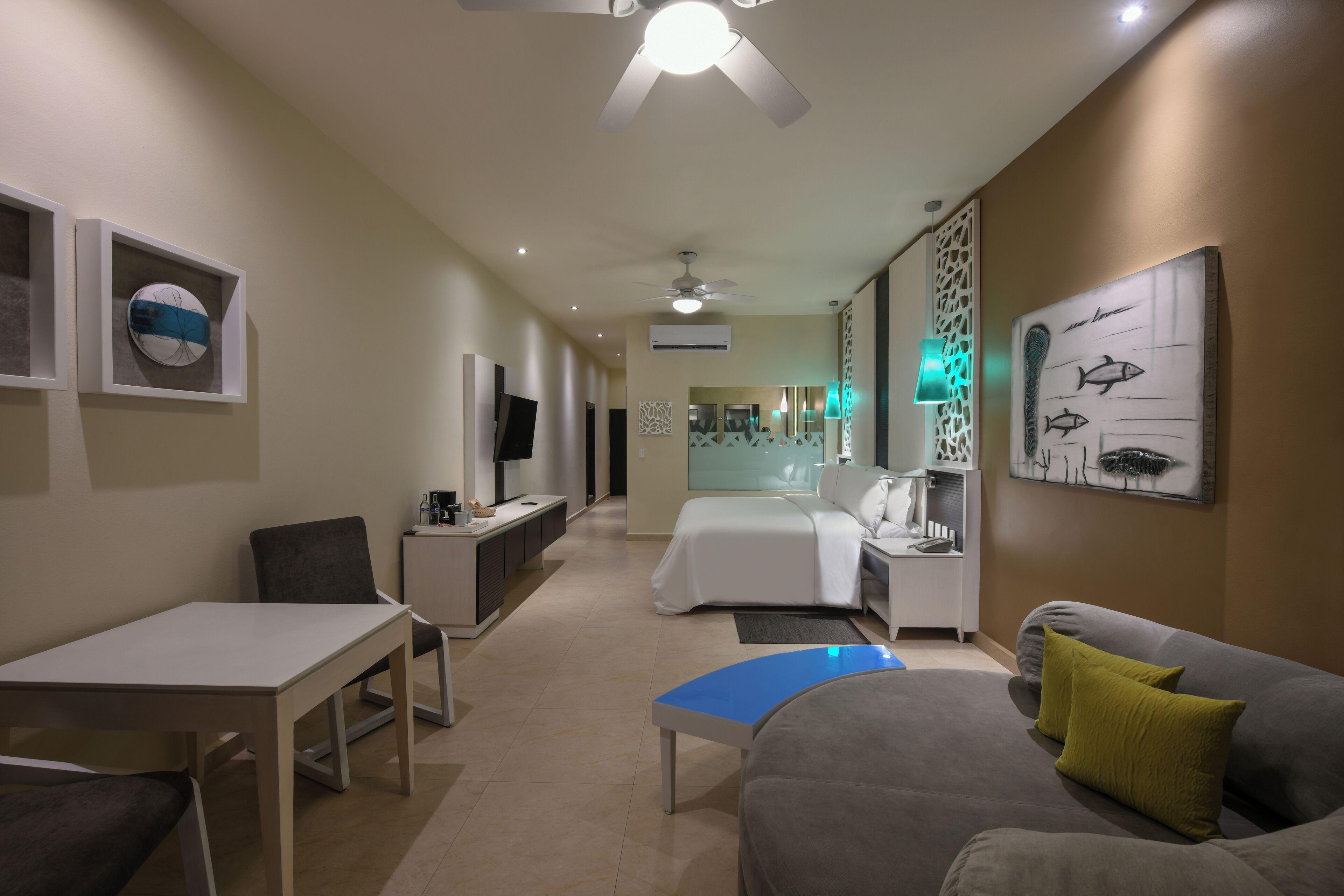 Oceanfront Honeymoon Suite