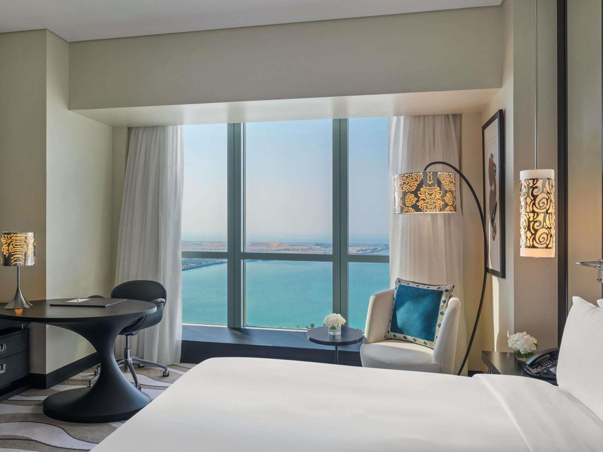 Luxury Club Twin Room Club Access Sea or City View
