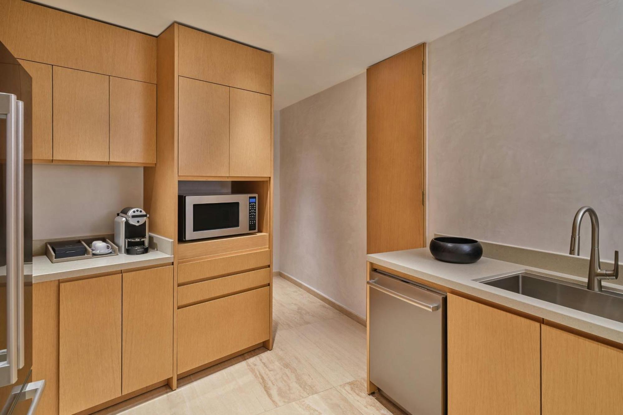 Royal One-Bedroom King Suite Ocean View Balcony