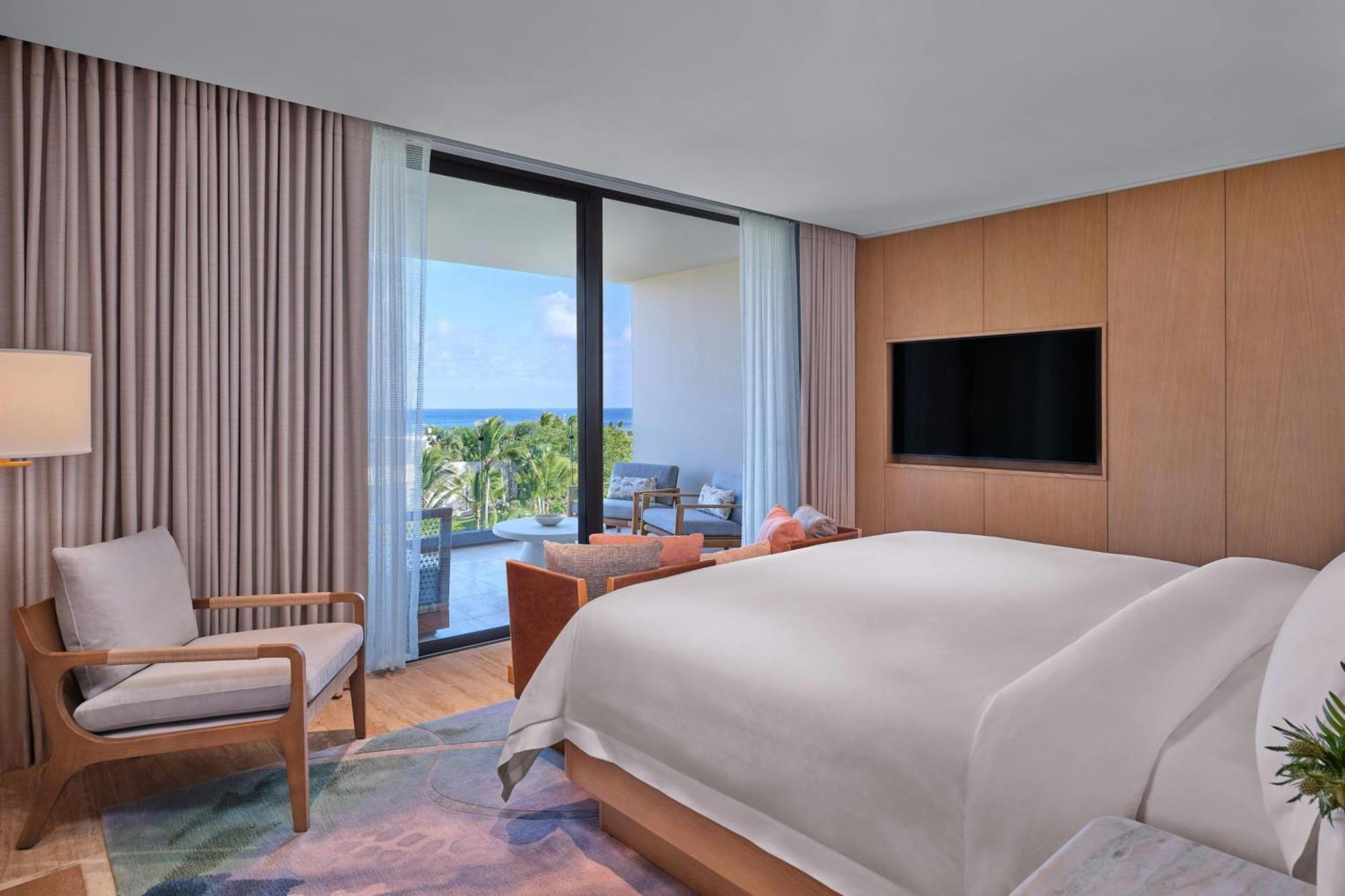 Royal One-Bedroom King Suite Ocean View Balcony