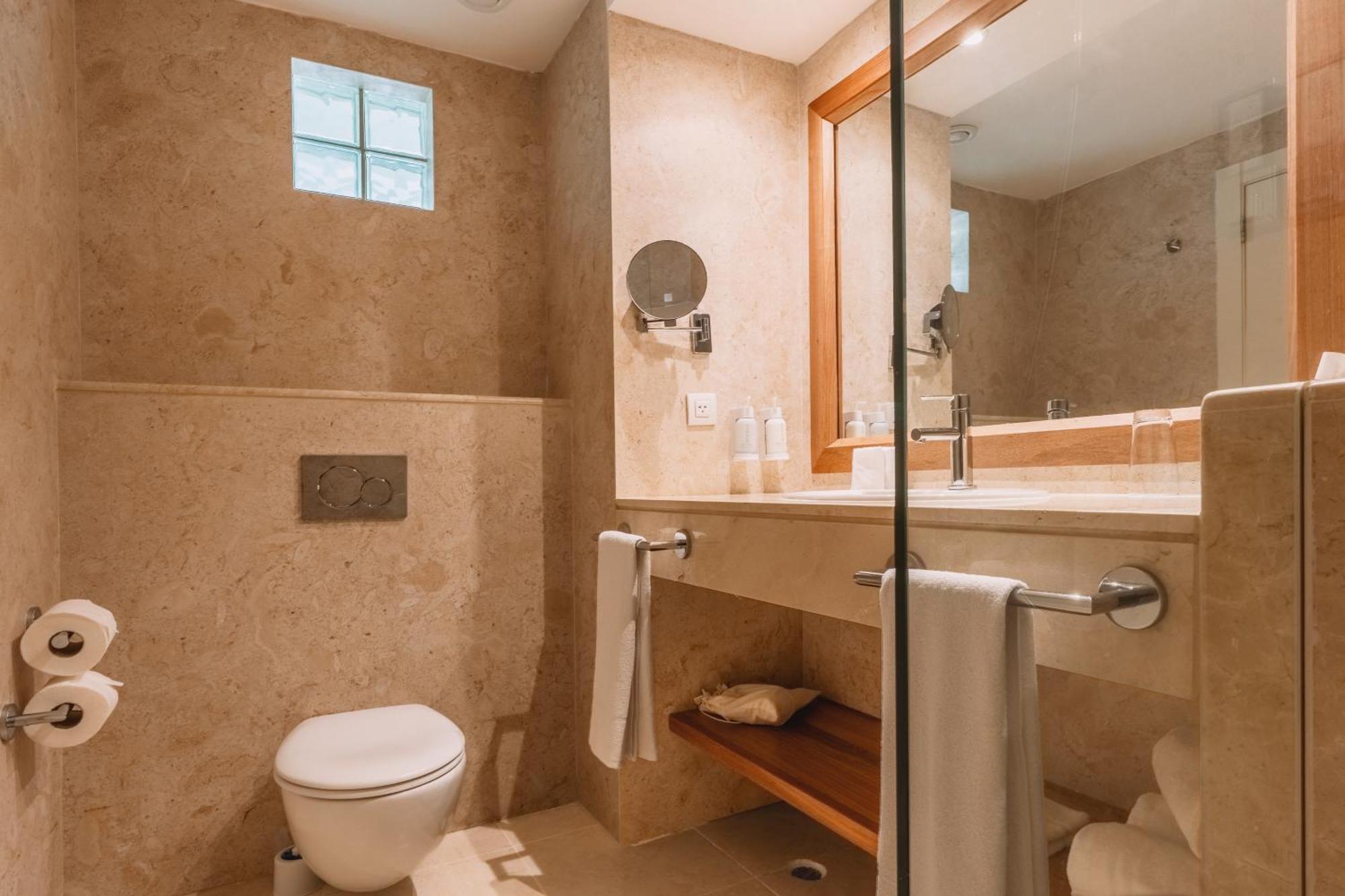 Last Room Available Single Use,1722990870:JPEG