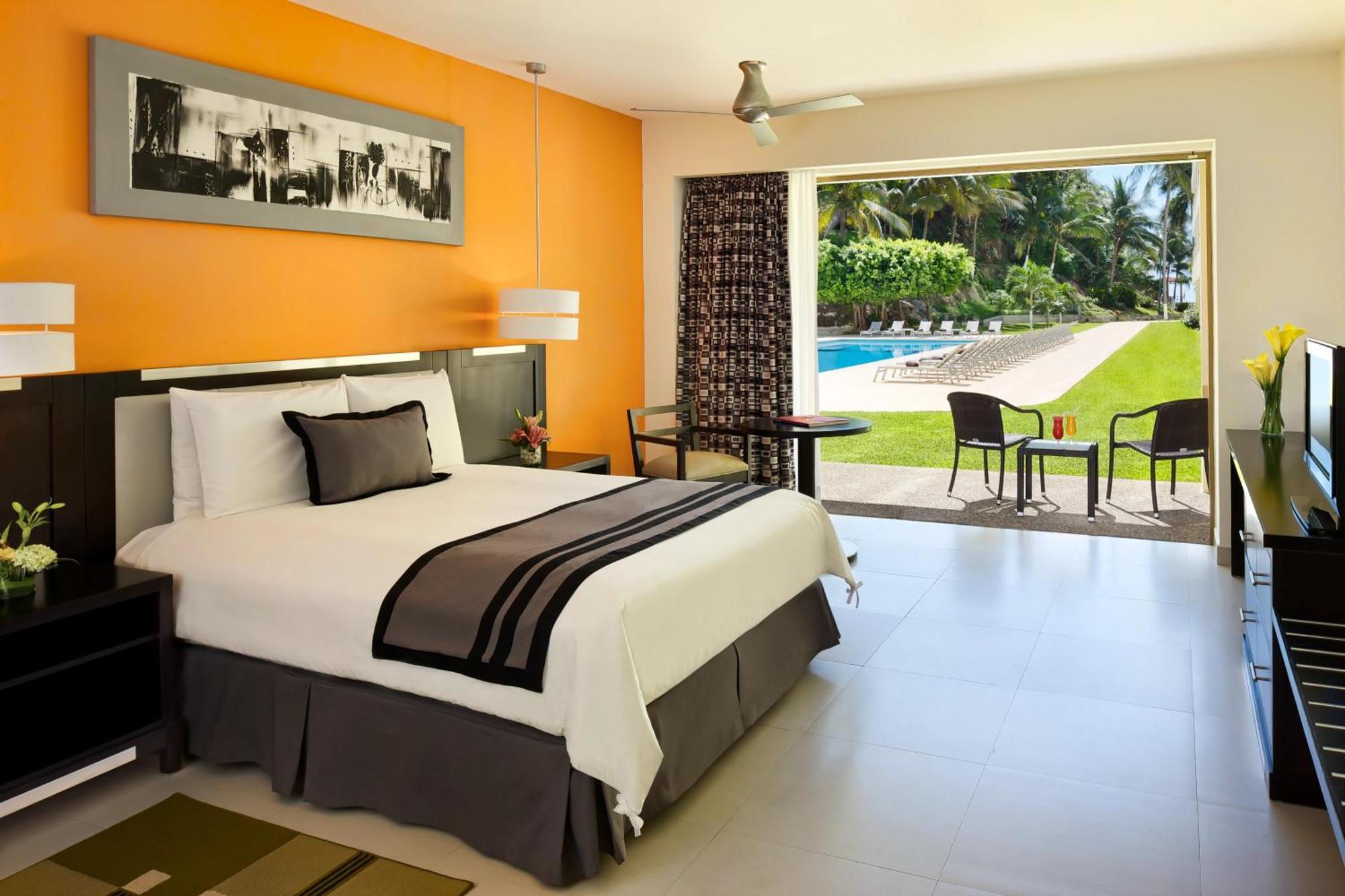 Deluxe Queen Room
