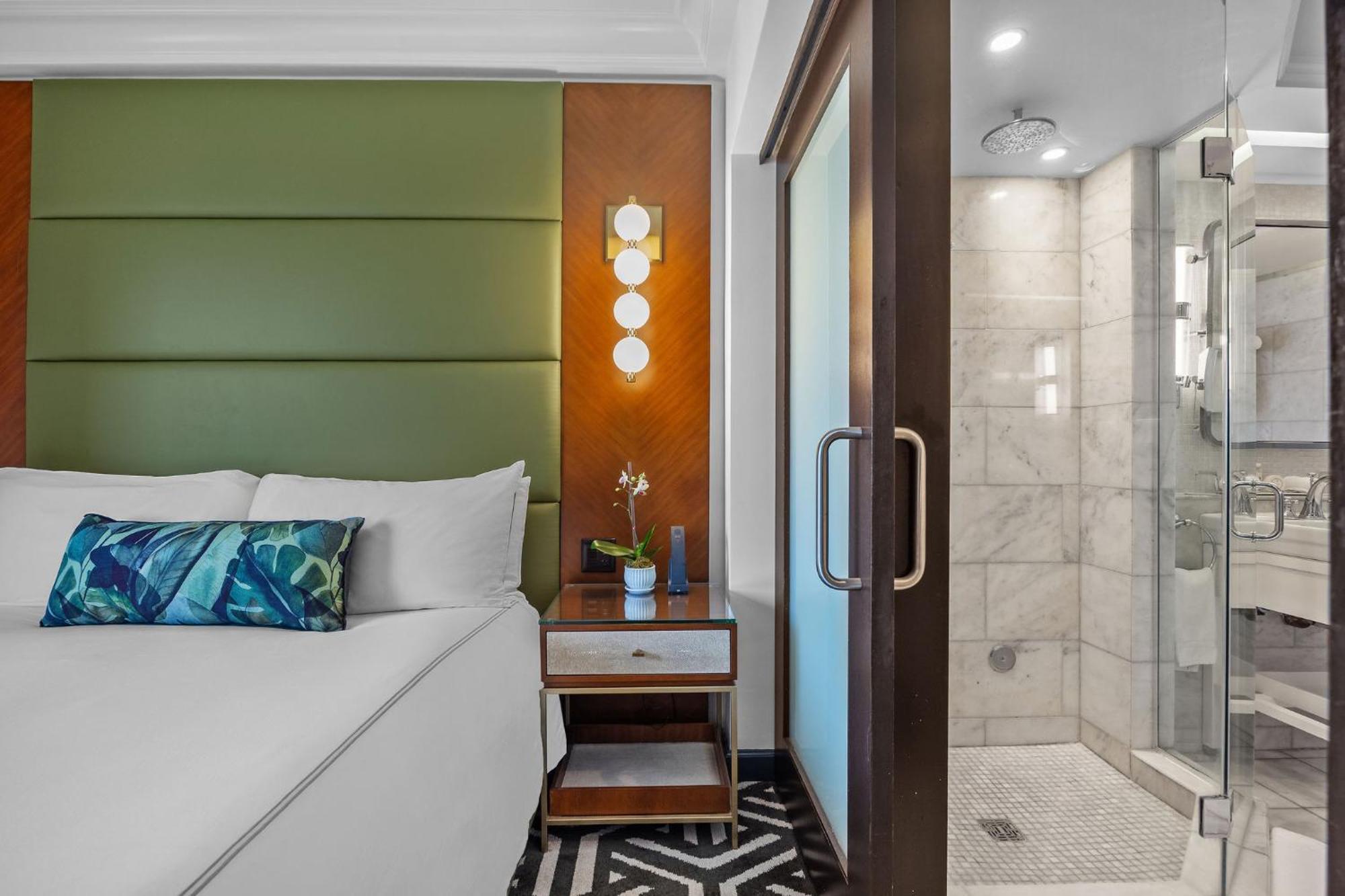 Deluxe Ocean Front King Suite