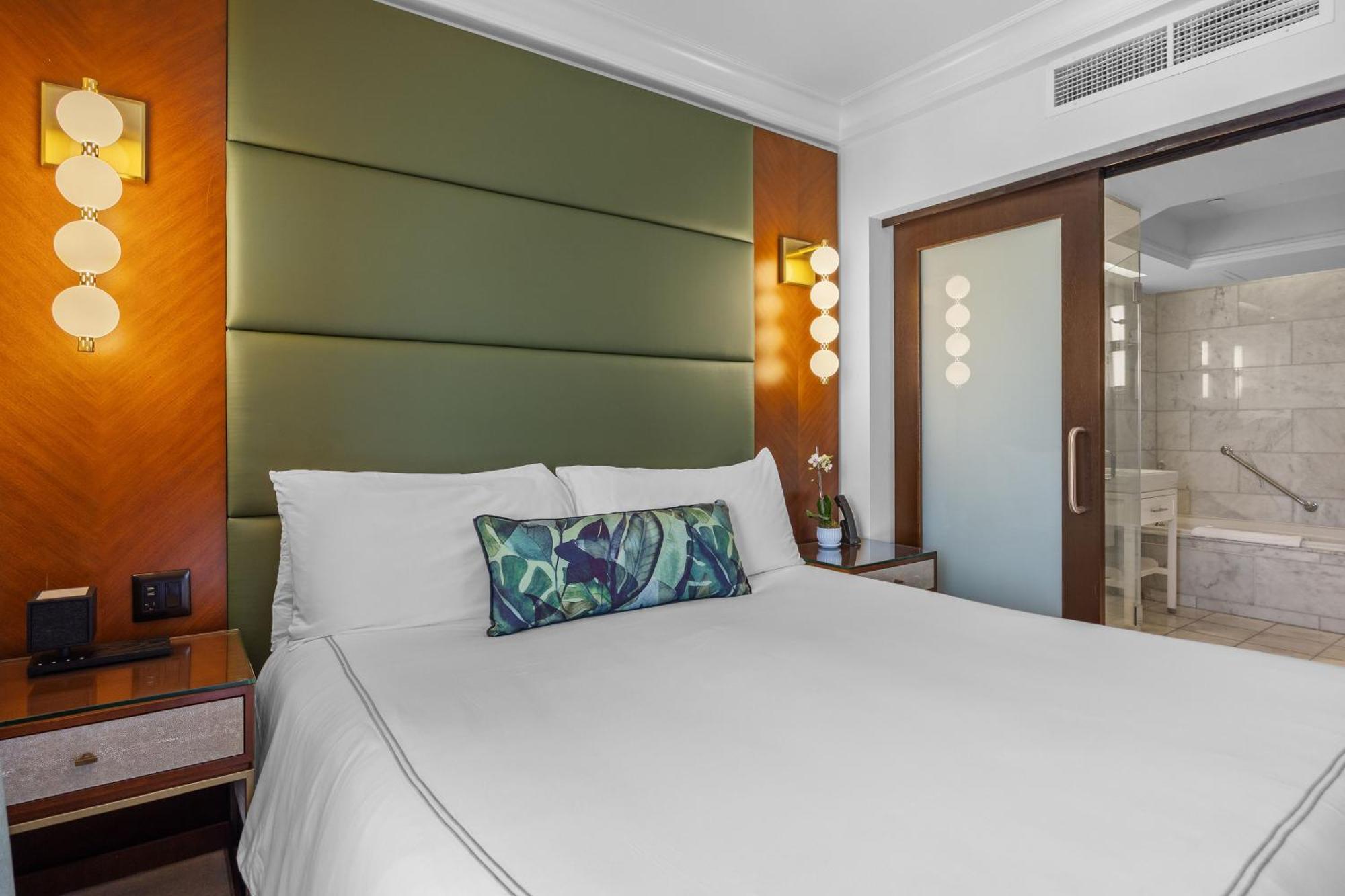 Deluxe Ocean Front King Suite