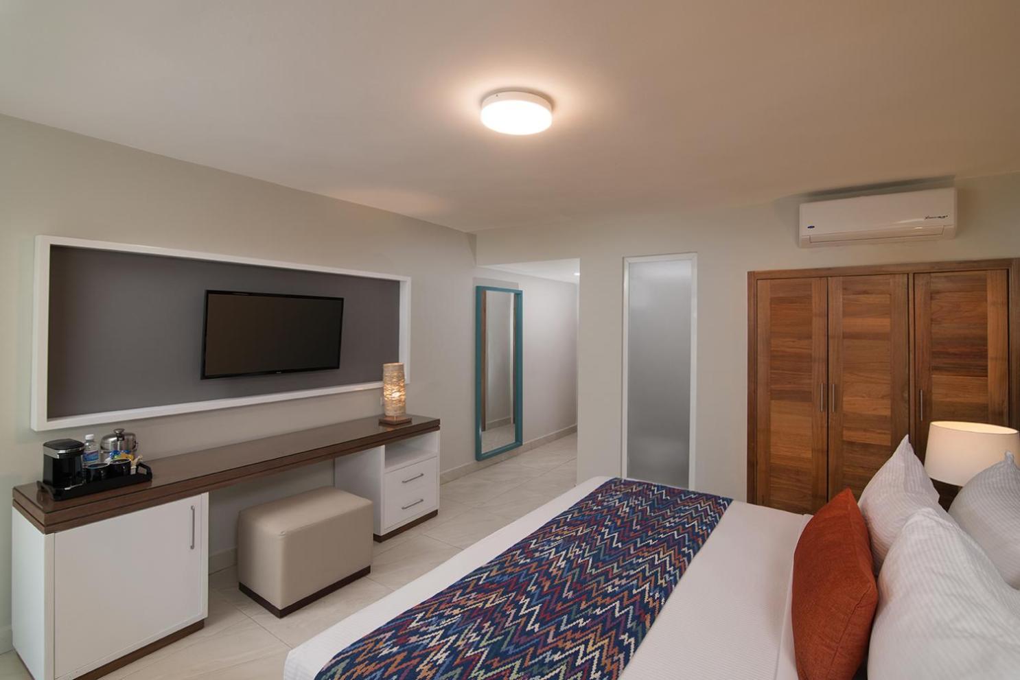 Swim out Room 18+