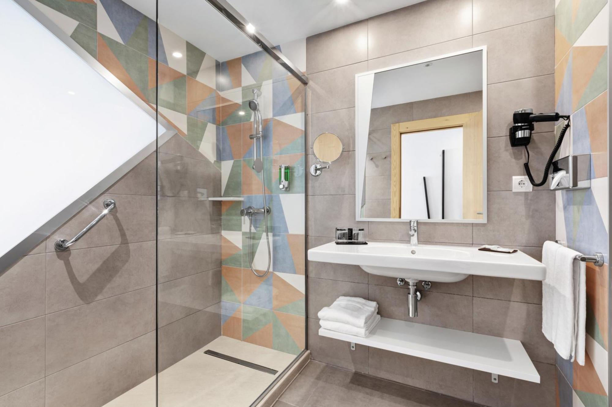 Double Room,1740678446:JPEG