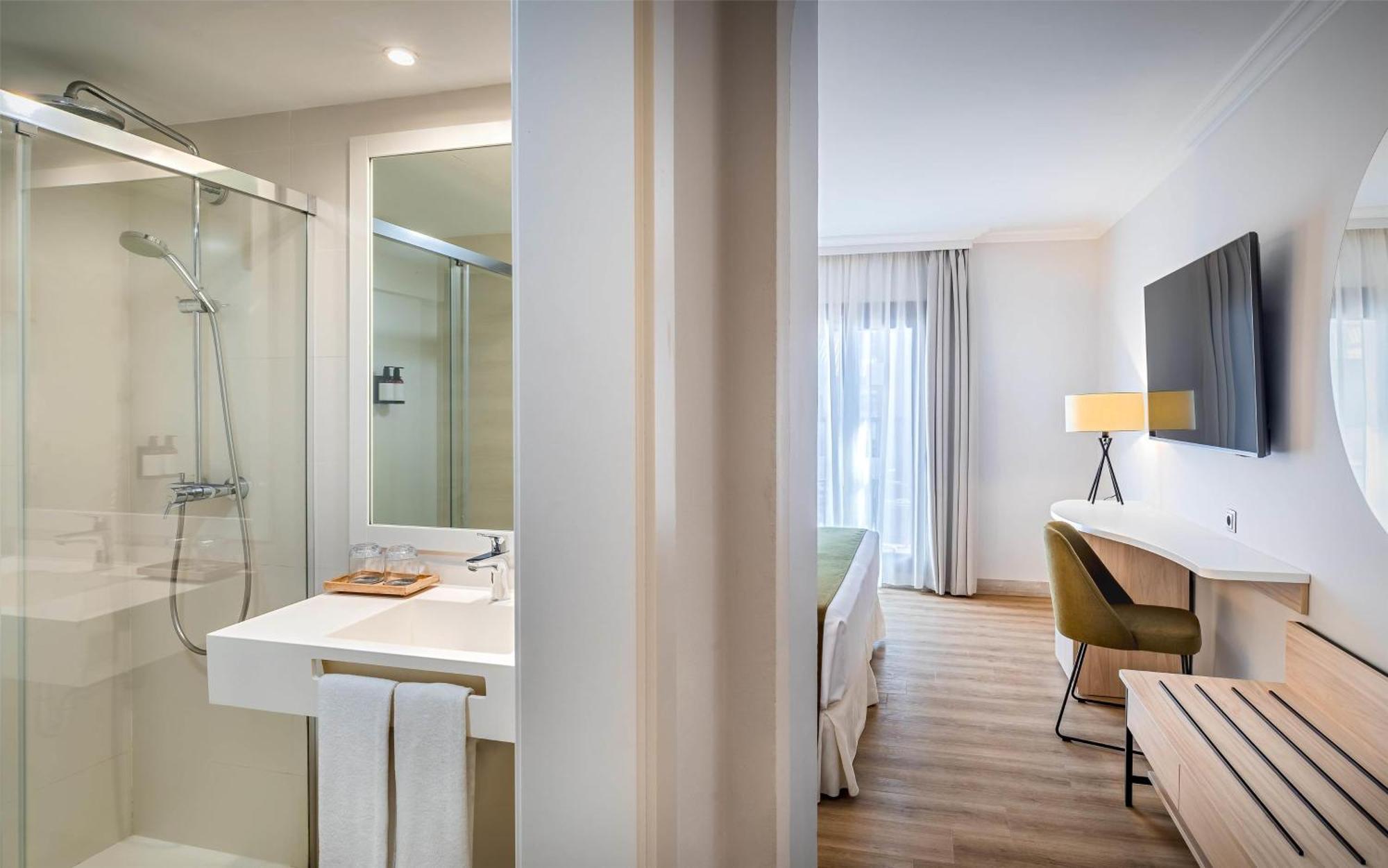 Two Connecting Deluxe Double Rooms Pool View