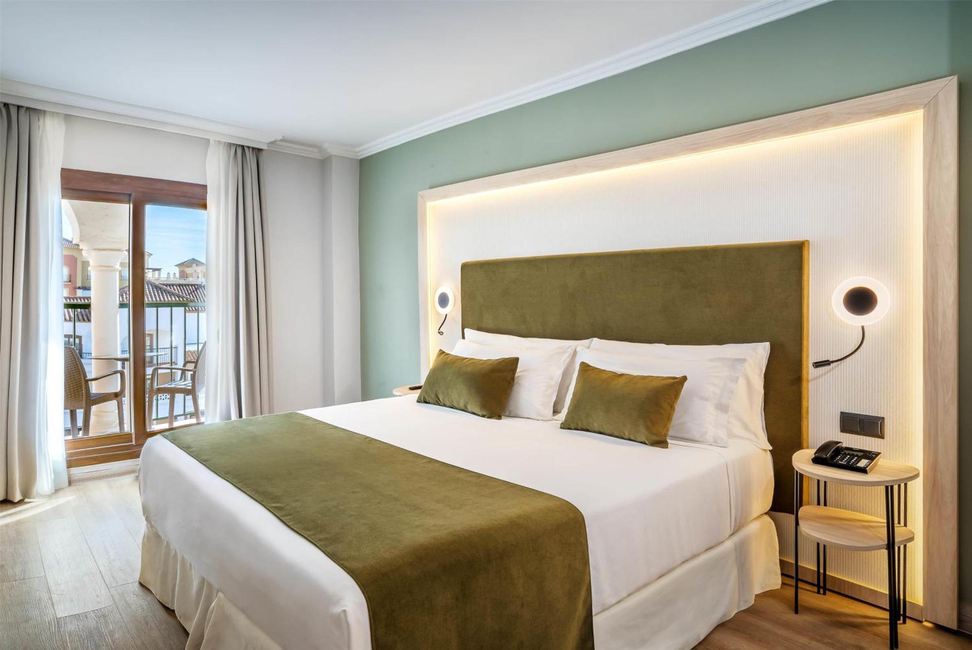 Deluxe Double Room Pool View