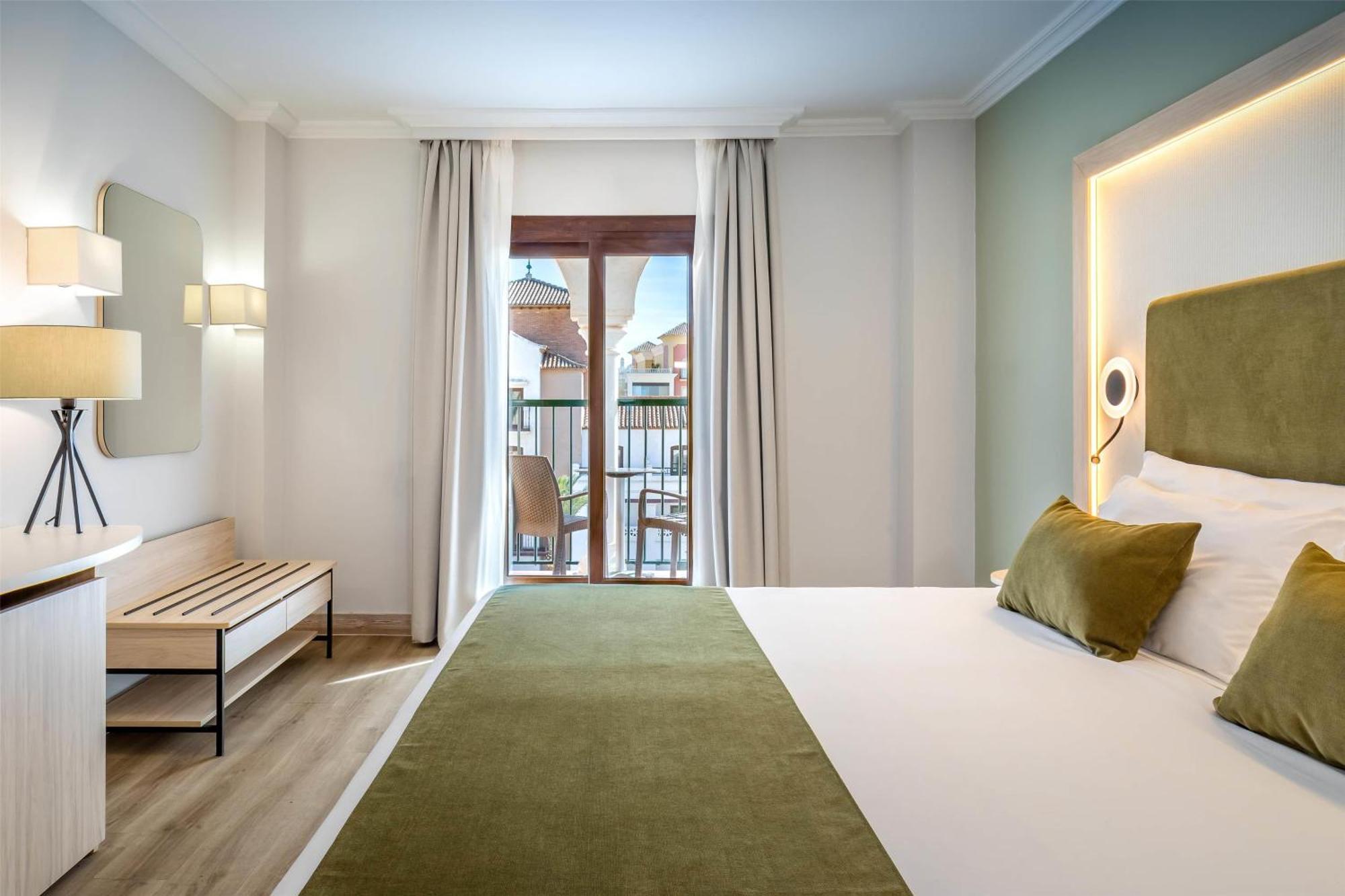 Deluxe Double Room Pool View
