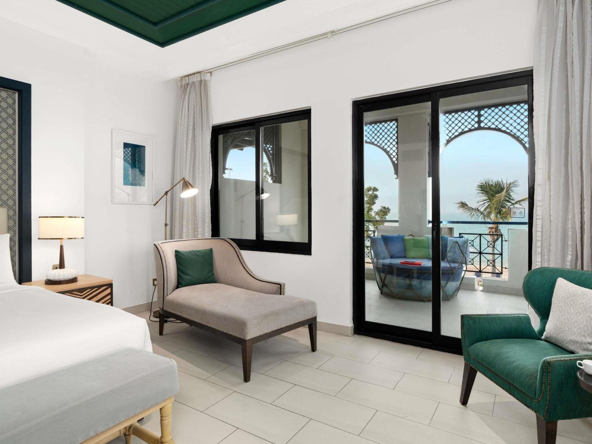 Family Room with Beach Access