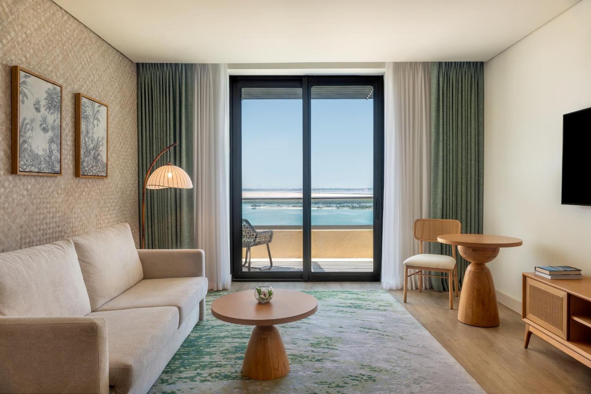 One-Bedroom Suite with Sea View and Balcony - Theme Park Access