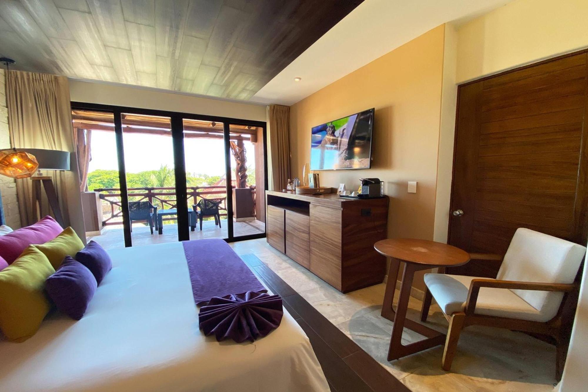 Junior King Suite Balcony Non-Smoking