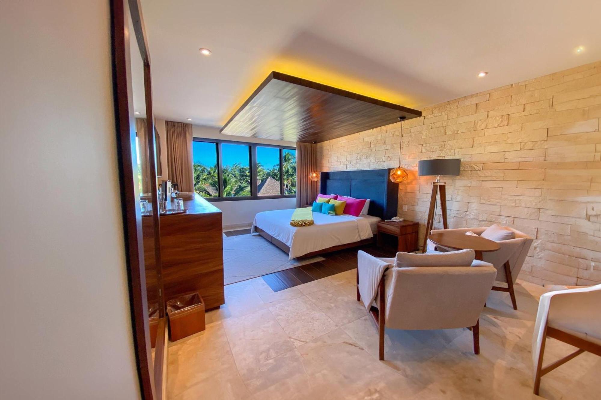 Deluxe King Suite Ocean View Non-Smoking