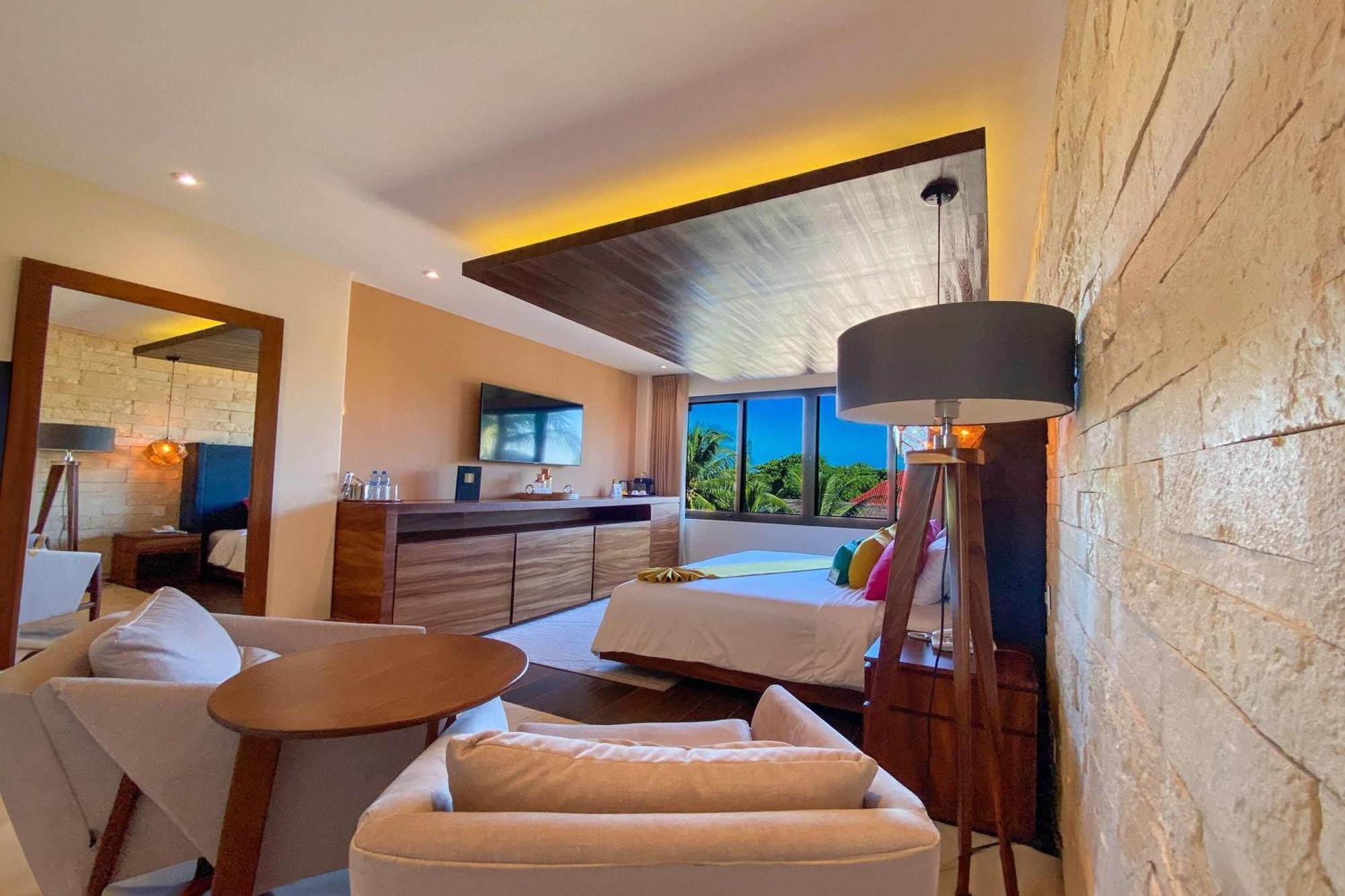 Deluxe King Suite Ocean View Non-Smoking