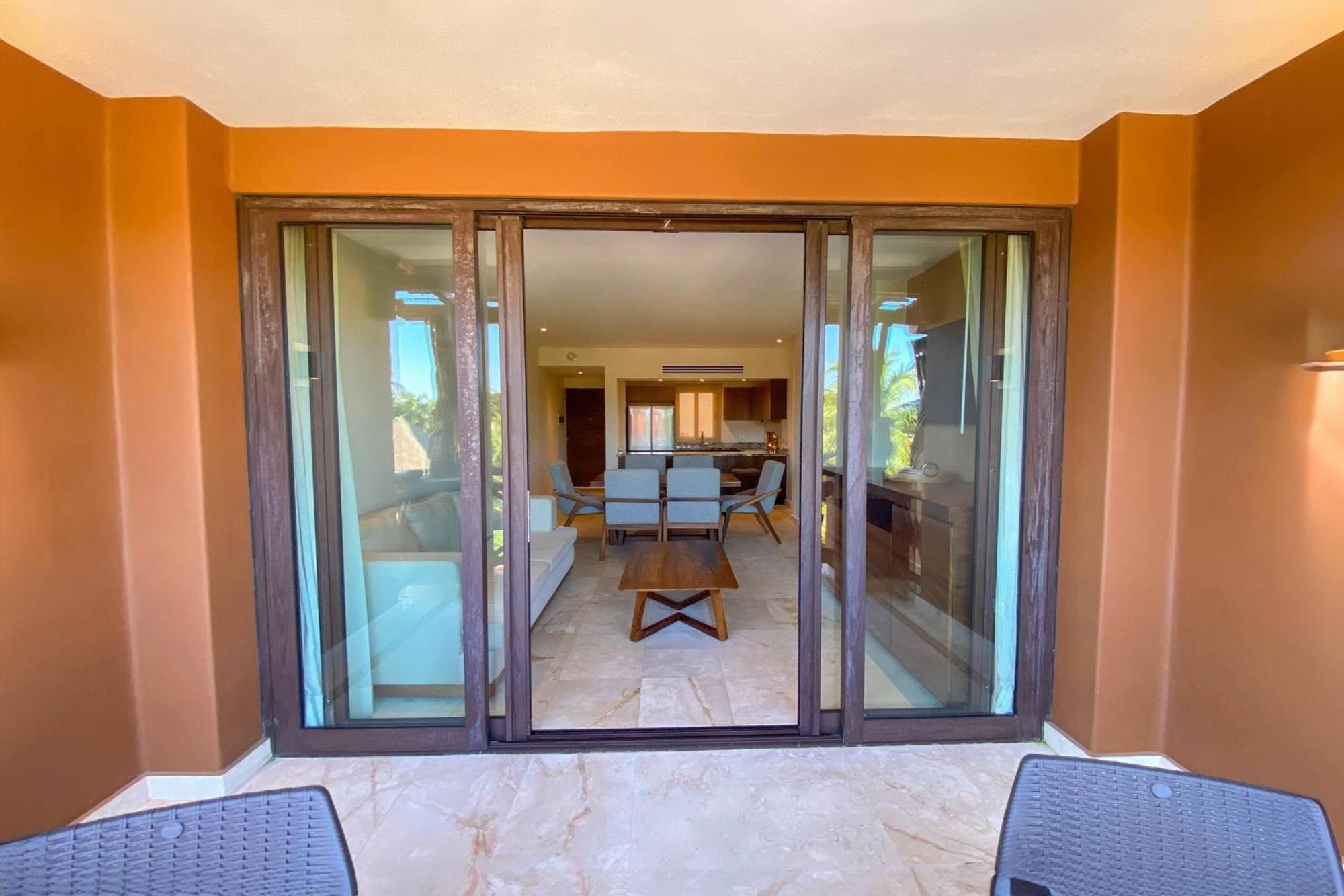 Deluxe King Suite Ocean View Non-Smoking