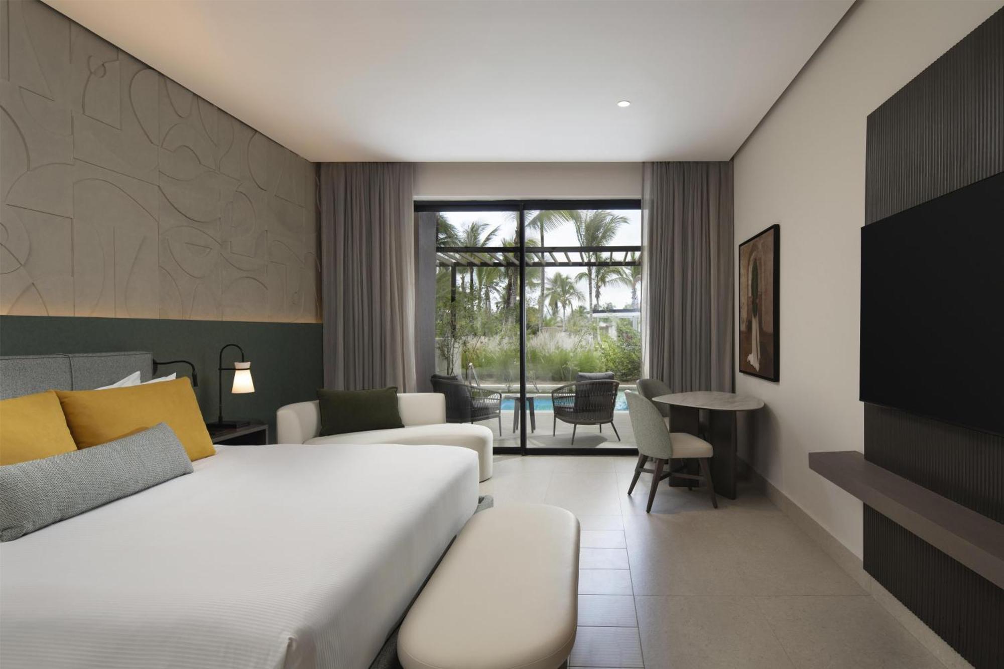 King Room Club Azure Plunge Pool Tropical View,1743823512:JPEG