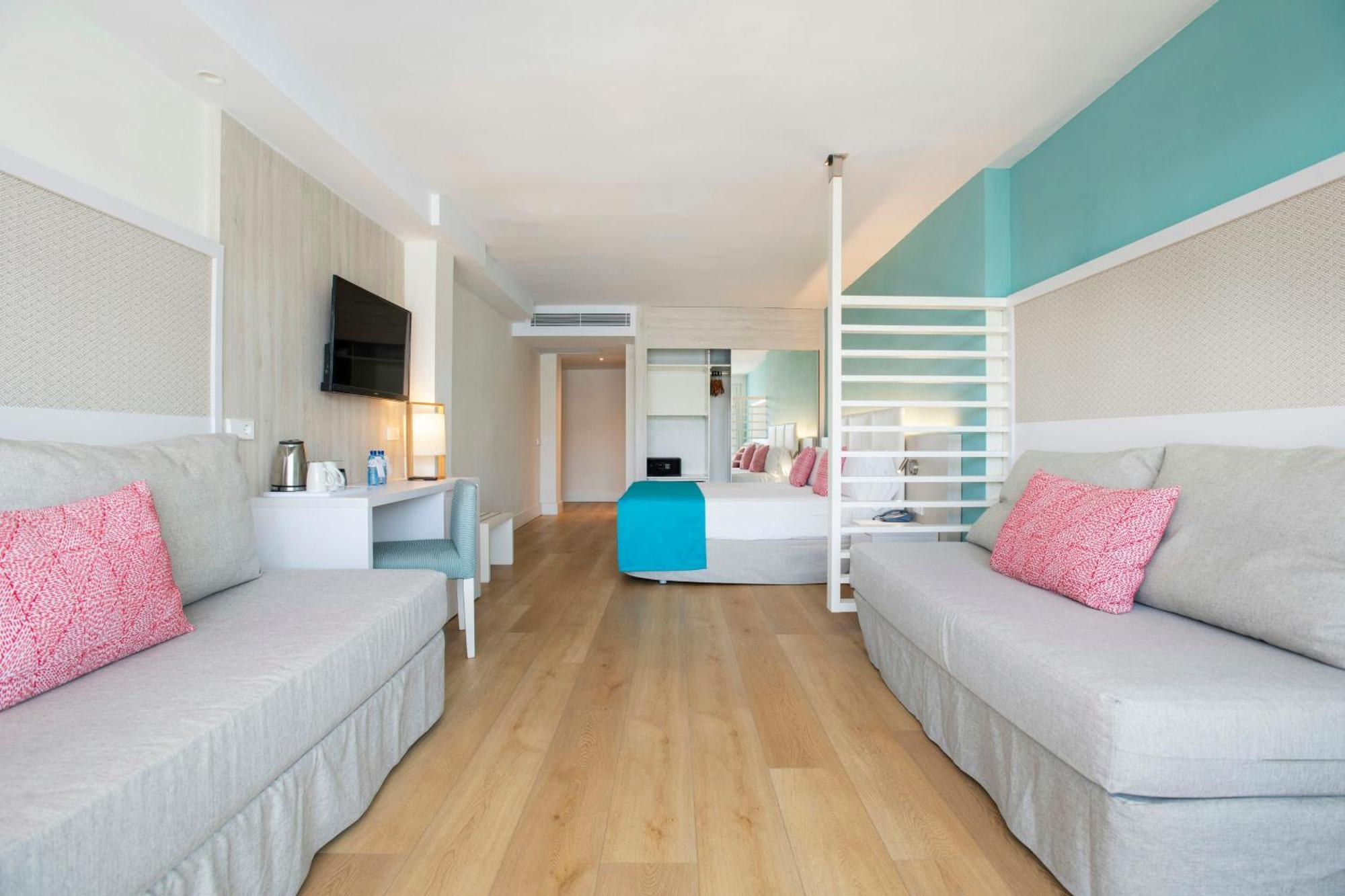 Deluxe Triple Room,1746828287:JPEG