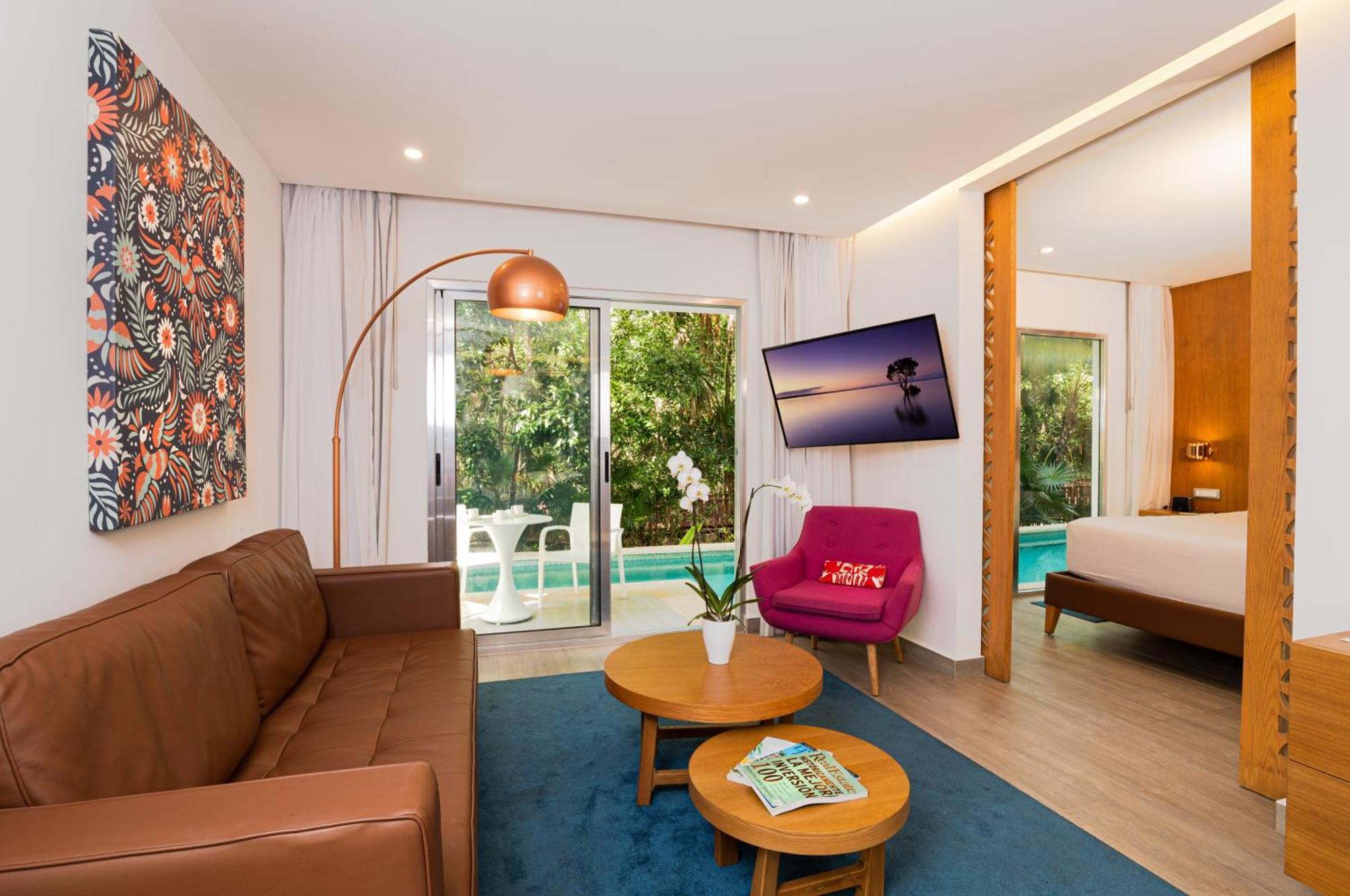 One Bedroom Suite Swim Up