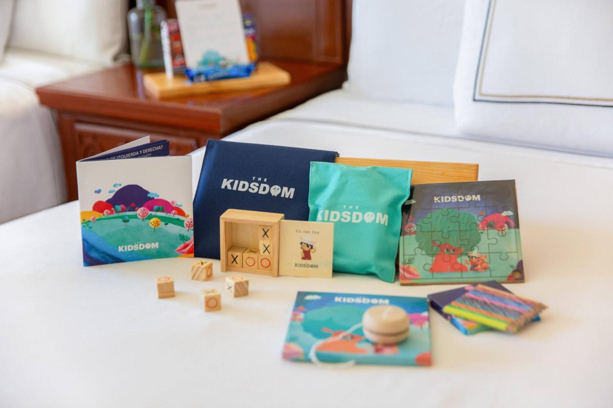 Family Room,1756419547:JPEG