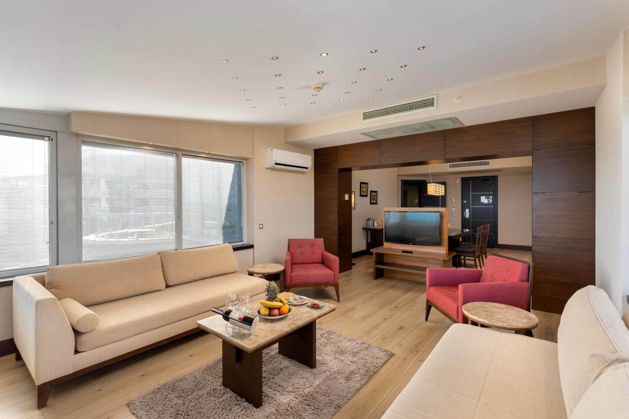 Grand Suite Hot Tub Terrace Sea View