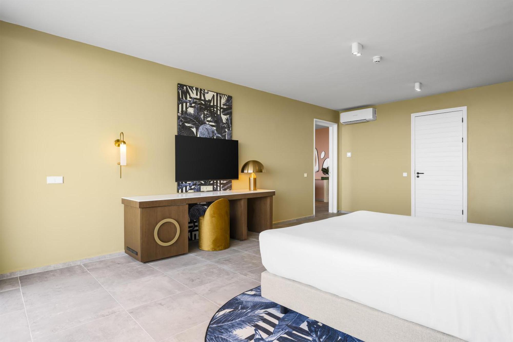 Superior One-Bedroom King Suite Ocean View