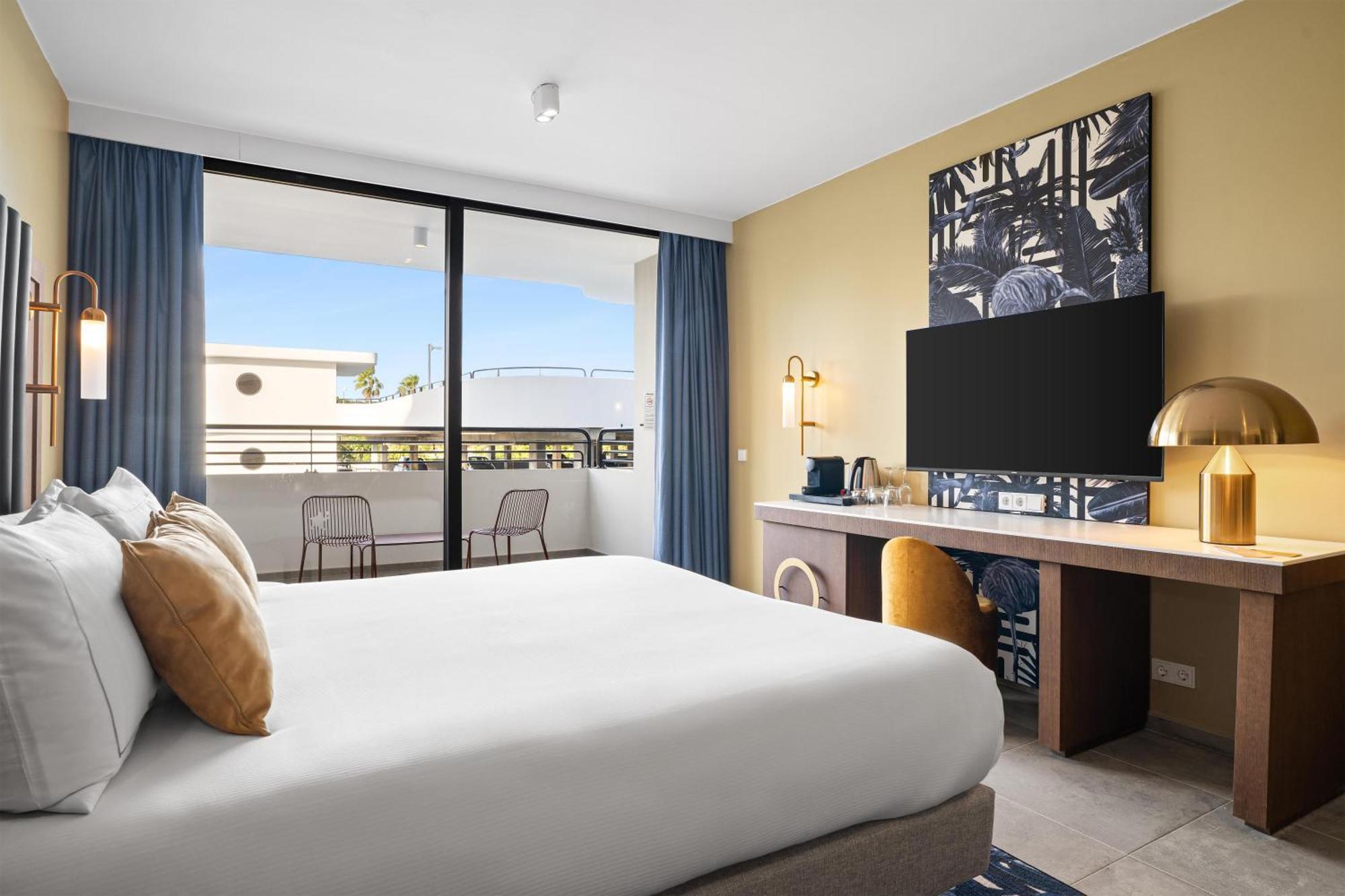 Deluxe King Room