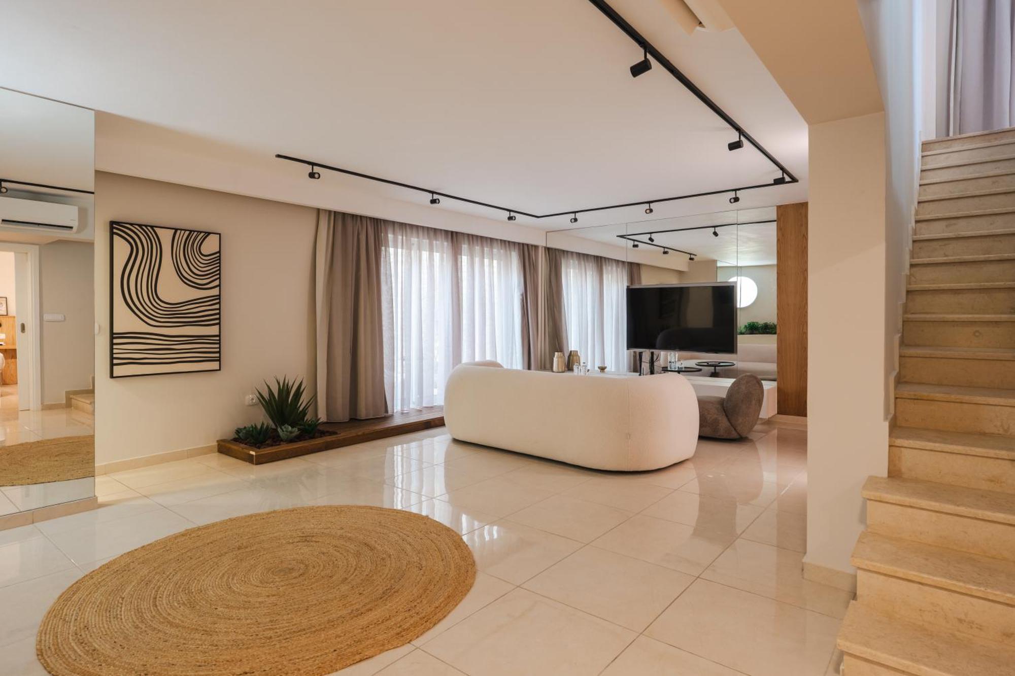Grand Family Suite 2-Βedrooms Sharing Pool