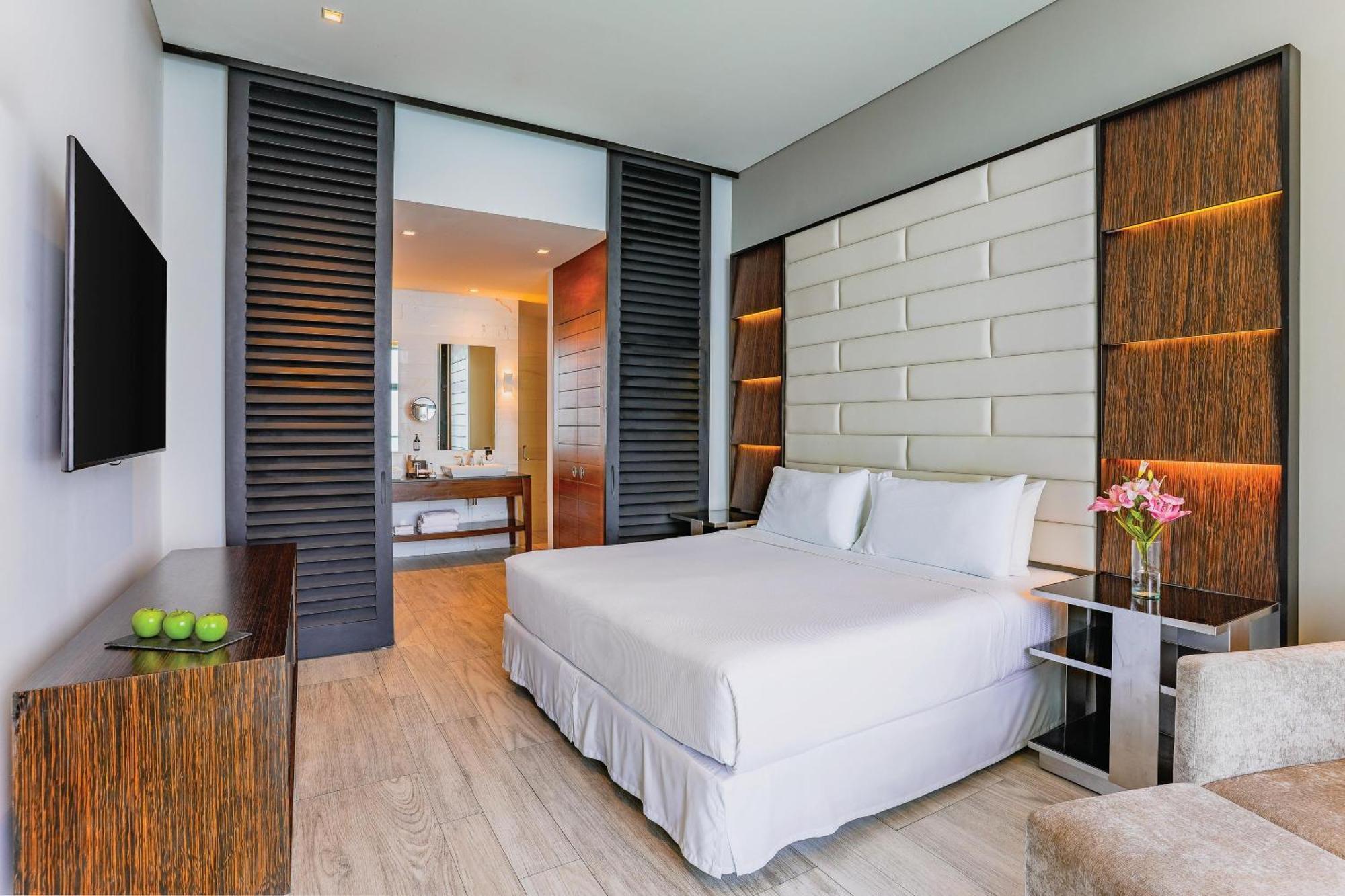 Oceanfront Master King Suite