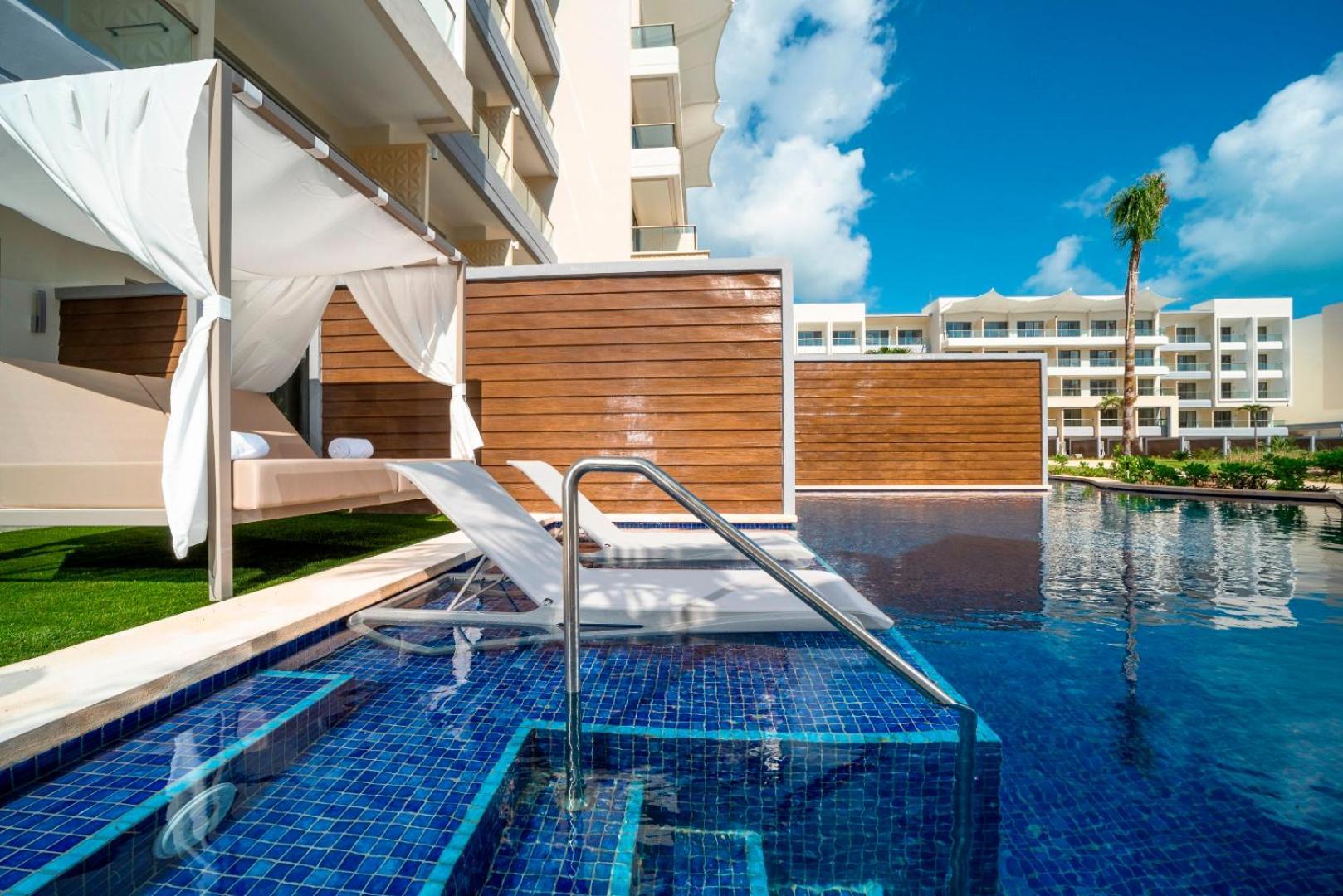 STAR Class Directors Suite One Bedroom Swim Out