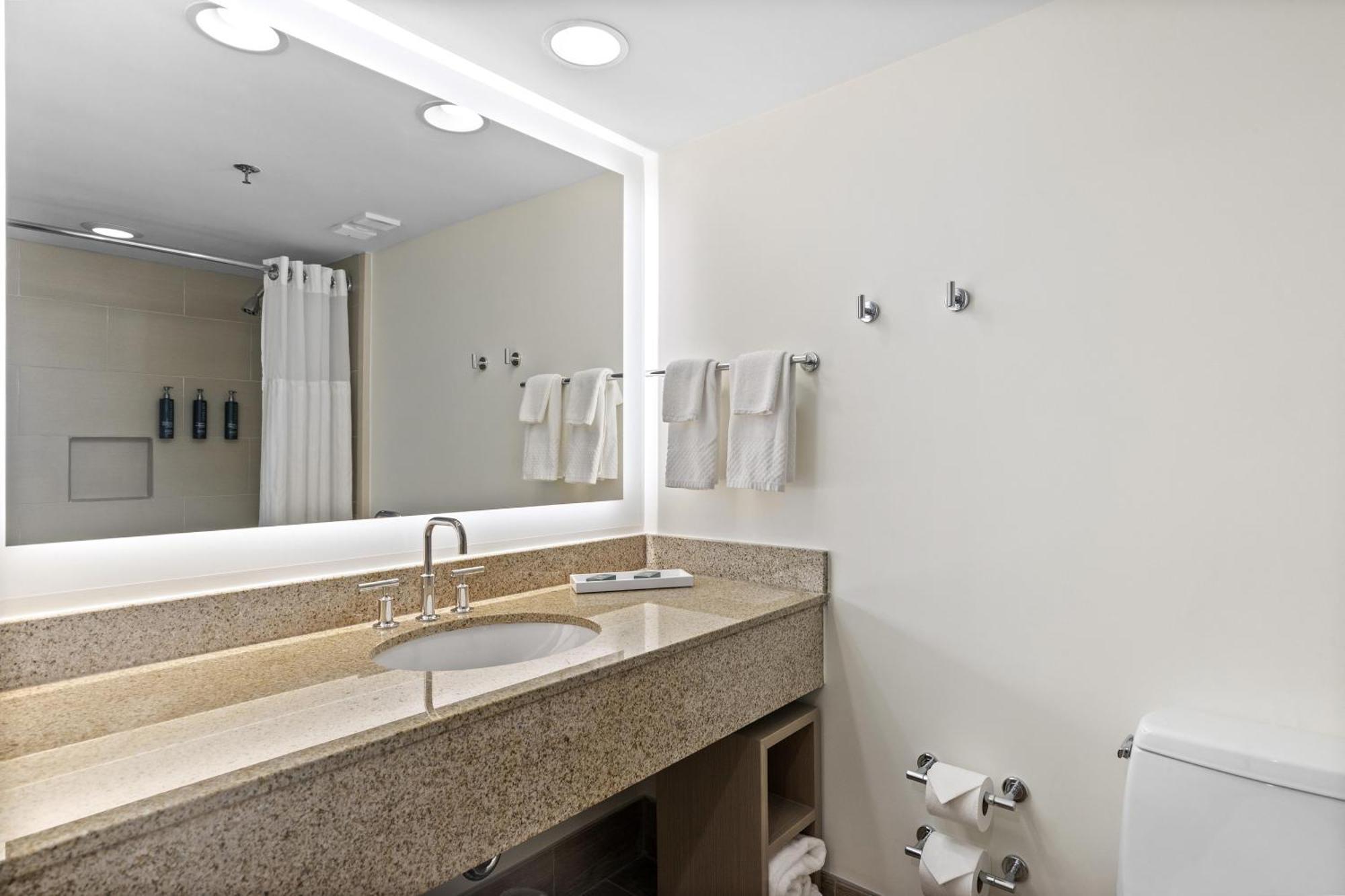 Queen Deluxe Junior Suite Beach View
