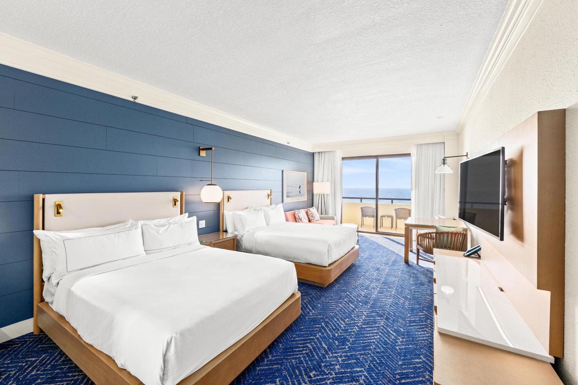 Queen Deluxe Junior Suite Beachfront