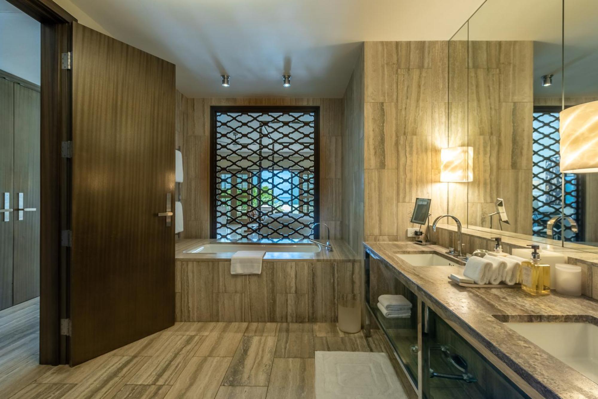 Three Bedroom Ocean View Residence Two King Beds Two Queen Beds