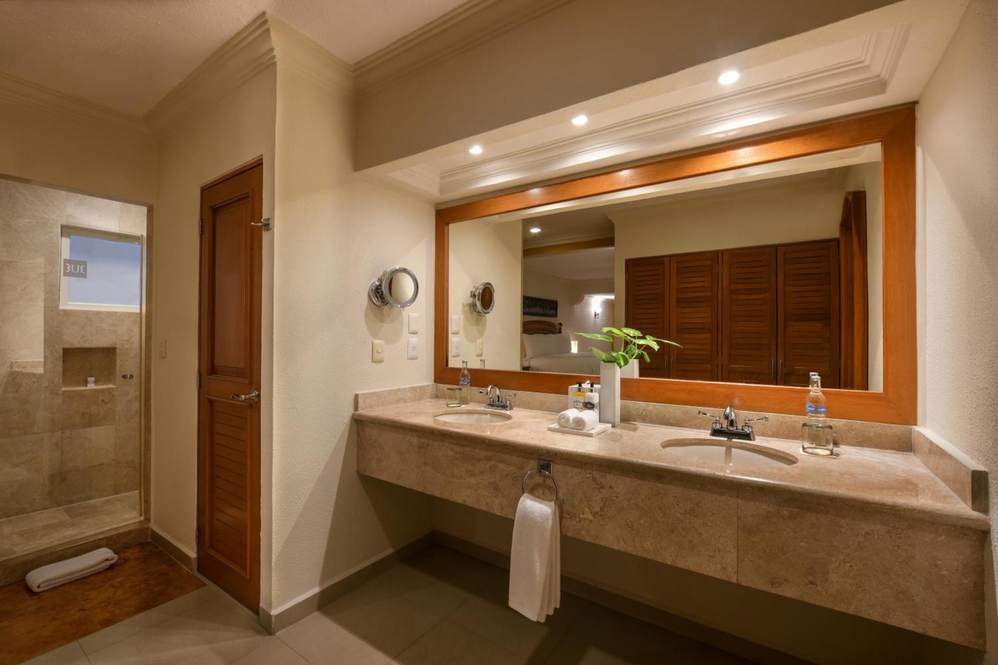 Royal Retreat Beachfront Suite