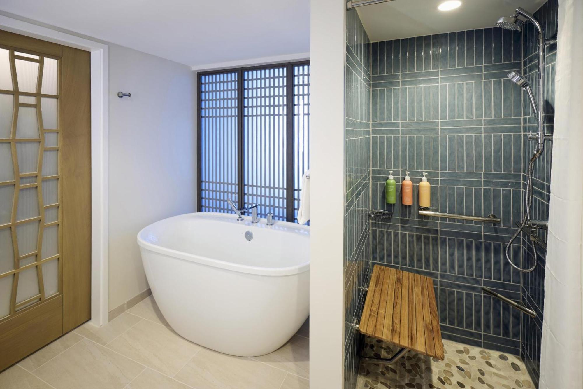 Rainbow King Room Ocean View Mobility Access