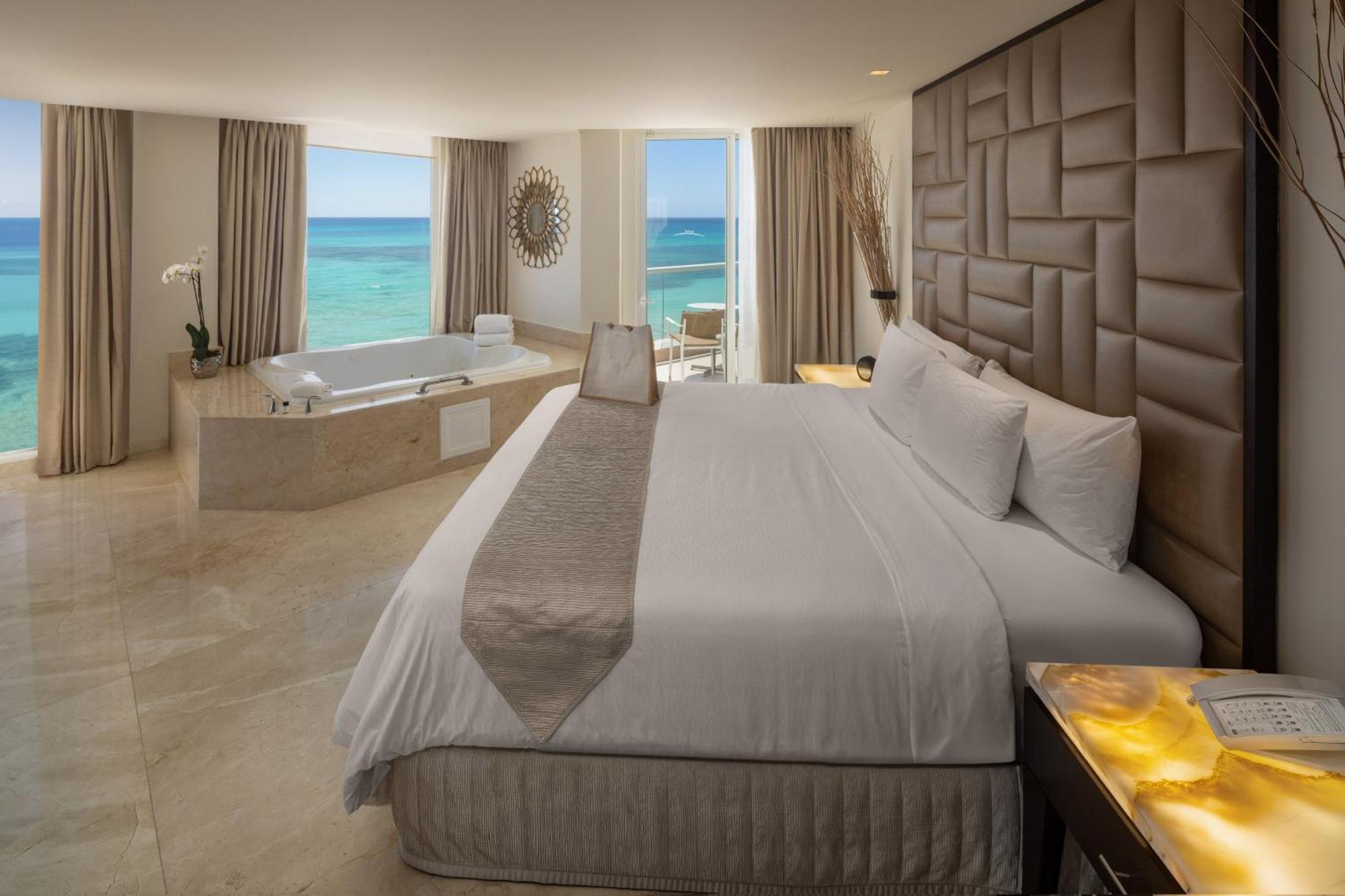Superior Governor Suite Ocean View King Size Bed