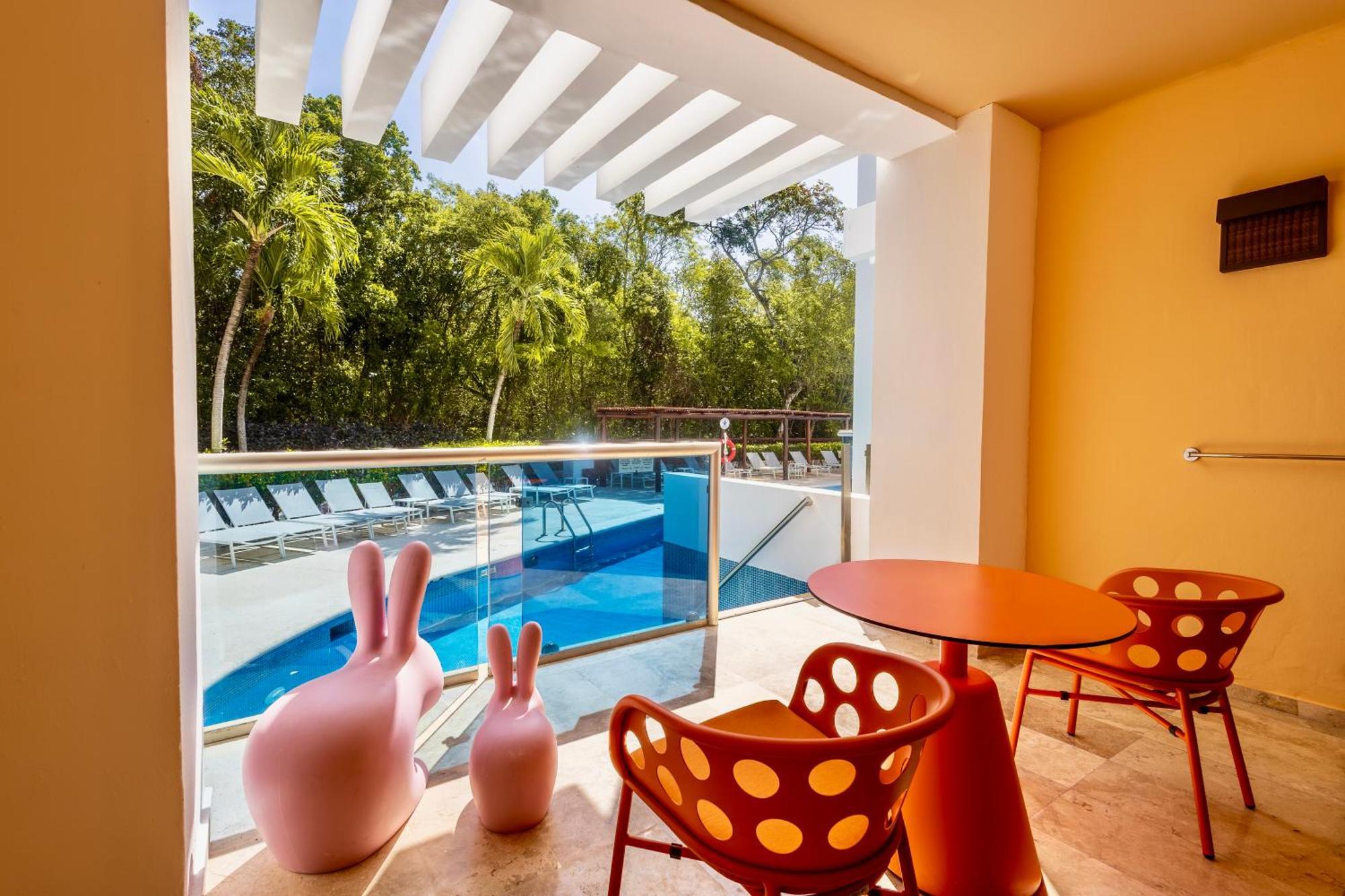 Family Club Room with Pool Access